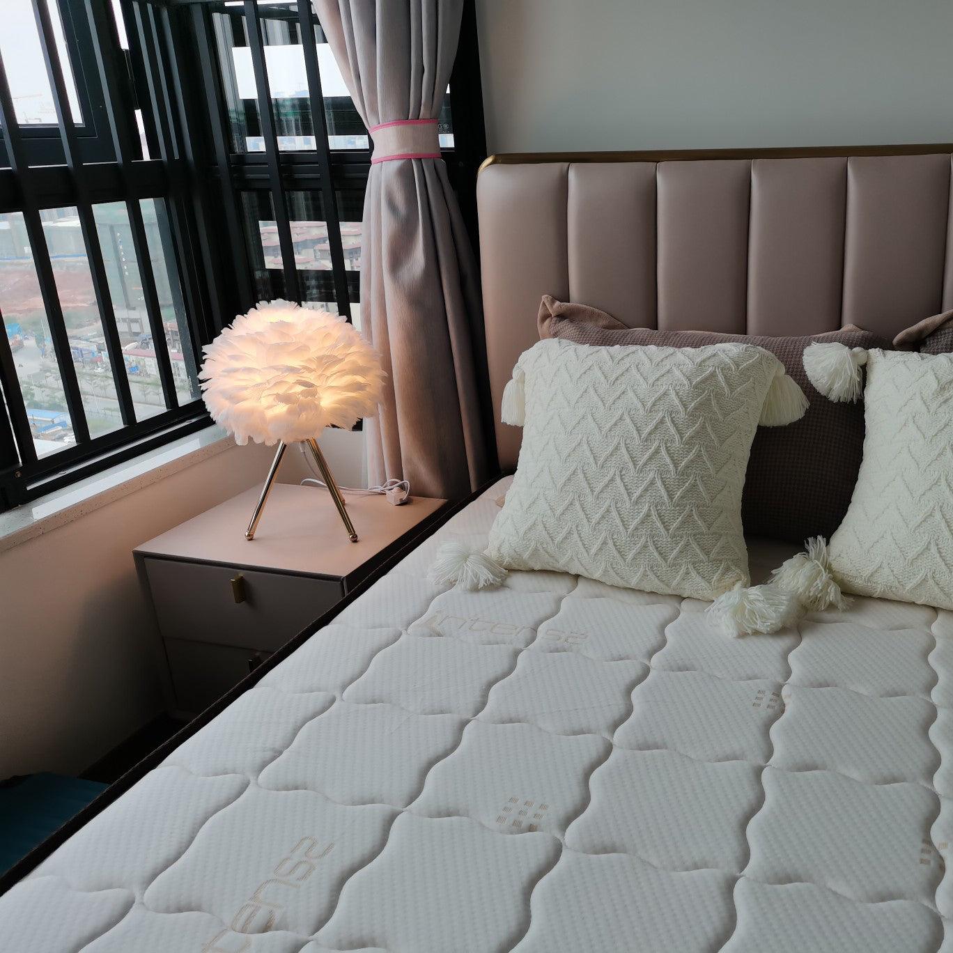 Goose Feather Table Lamp - Blowlighting