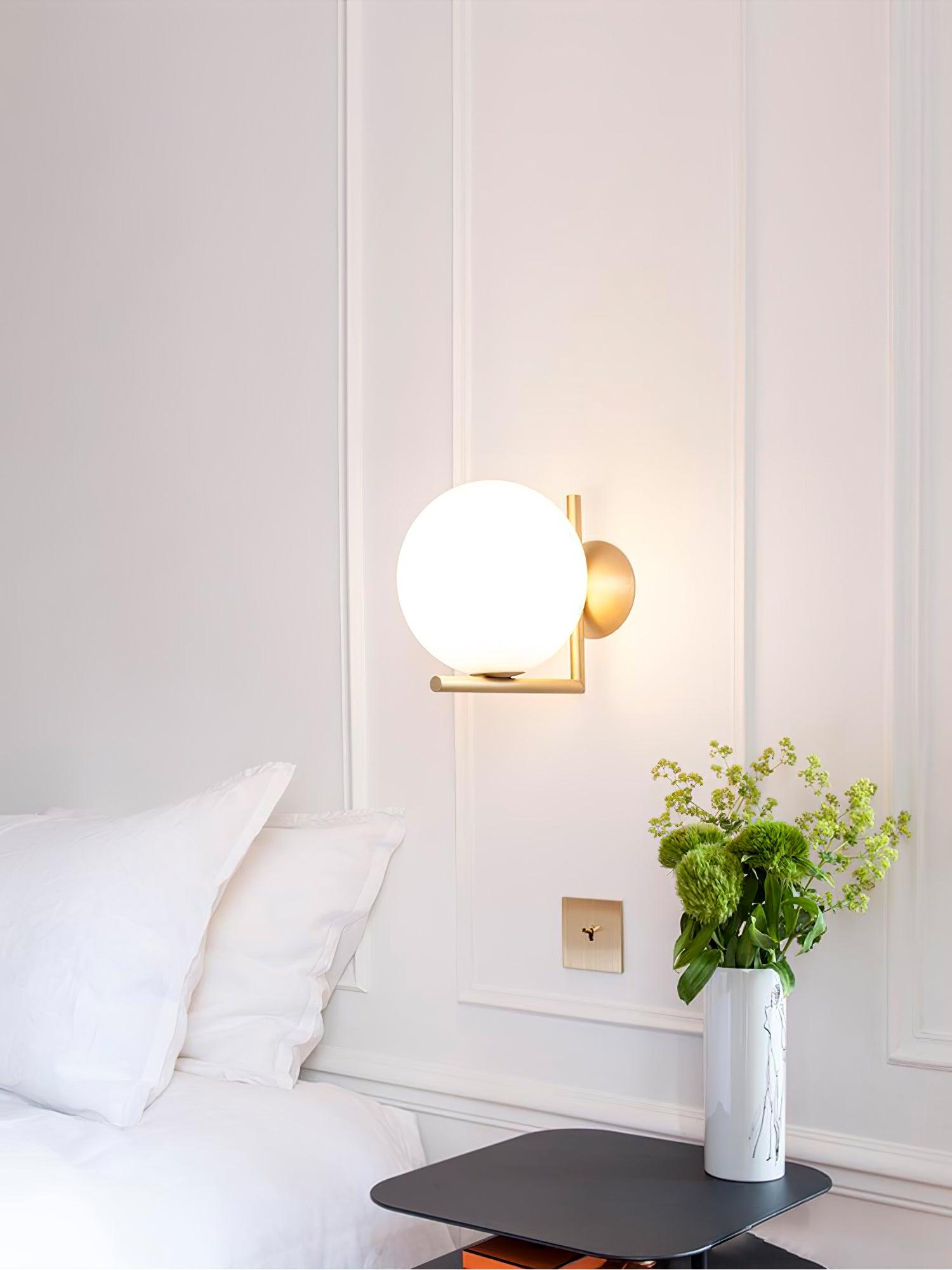 Blown Glass Opal Glass Wall Lamp - Blowlighting