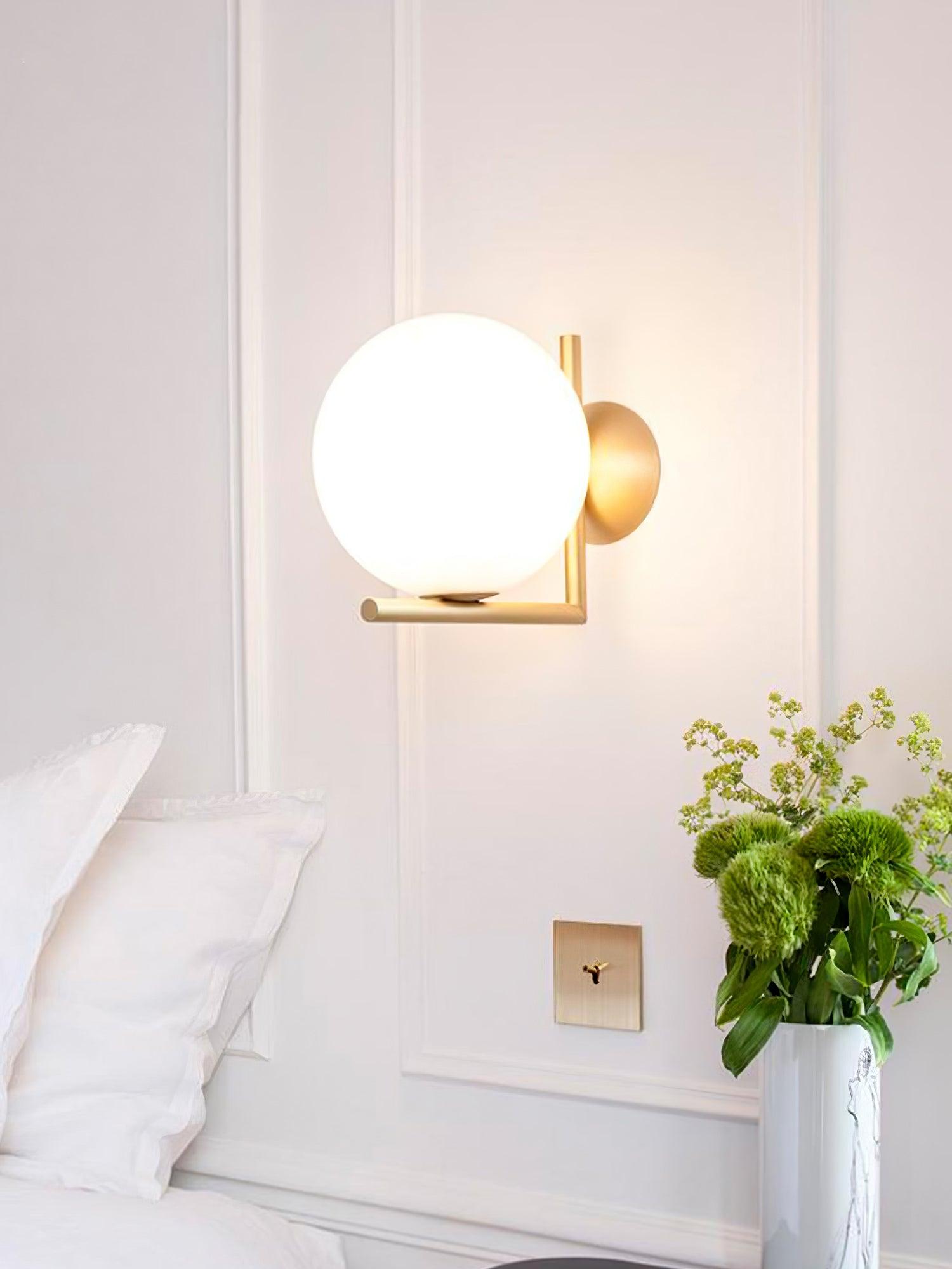 Blown Glass Opal Glass Wall Lamp - Blowlighting