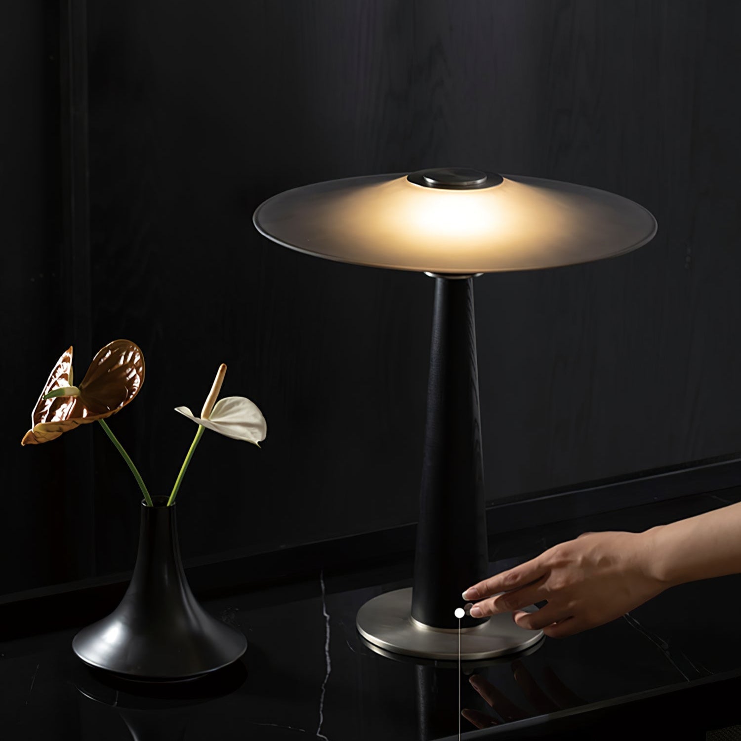Kizu Peak Table Lamp - Blowlighting