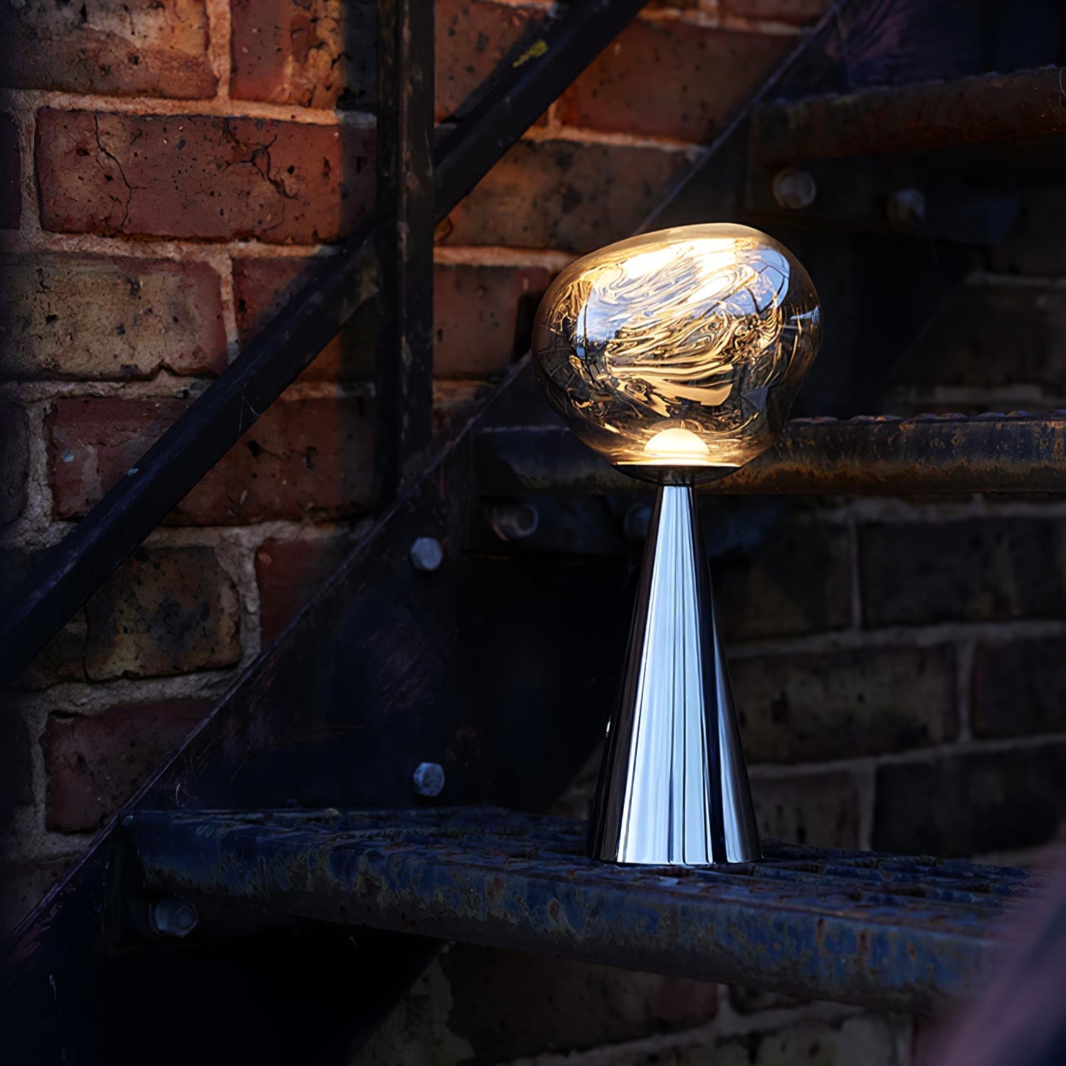 Lava Rechargeable Table Lamp - Blowlighting