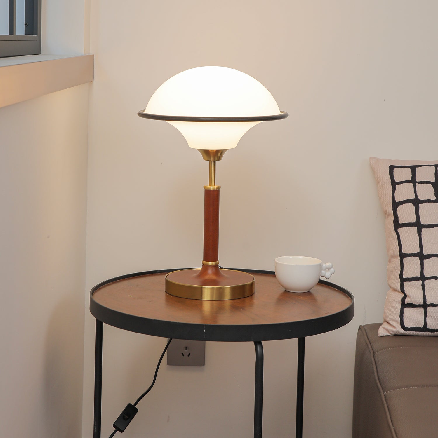 Lila Table Lamp - Blowlighting