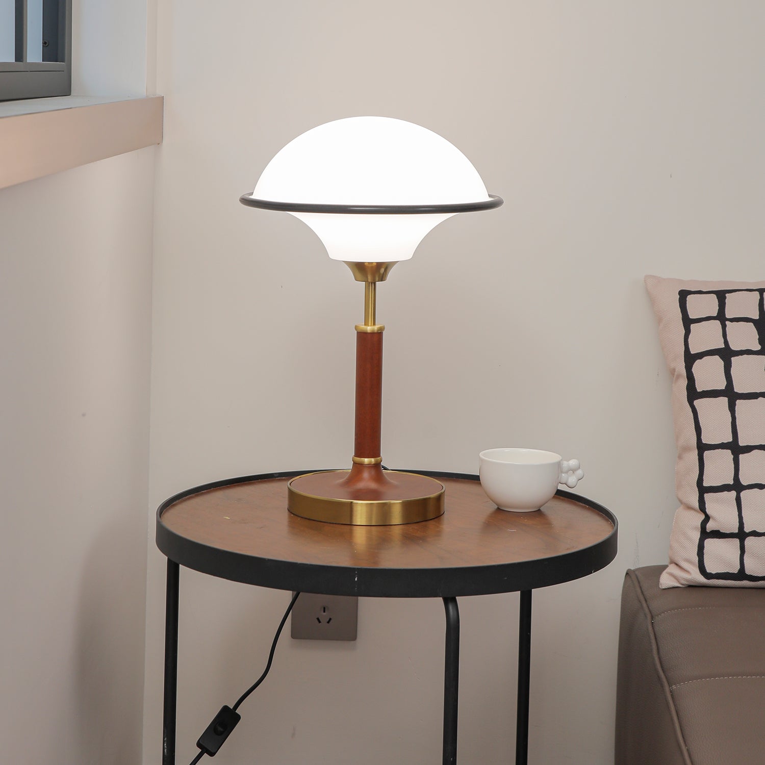 Lila Table Lamp - Blowlighting