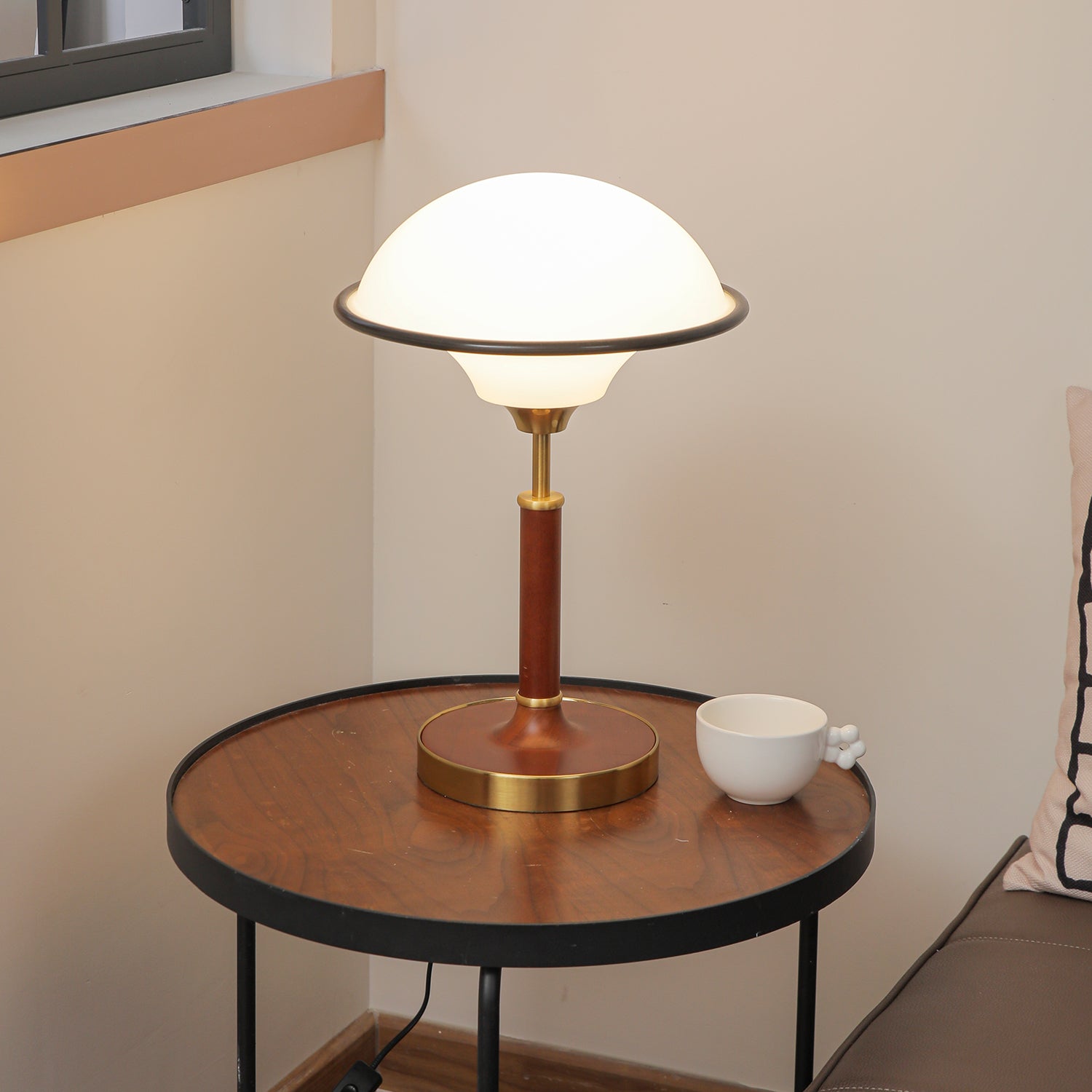 Lila Table Lamp - Blowlighting