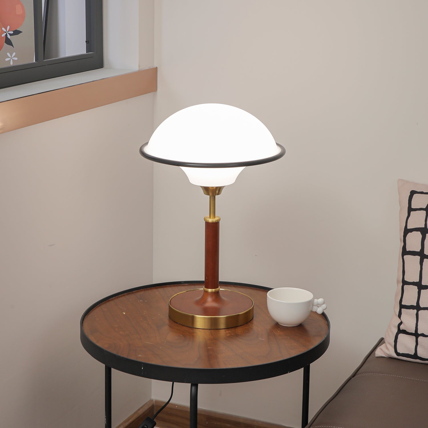 Lila Table Lamp - Blowlighting