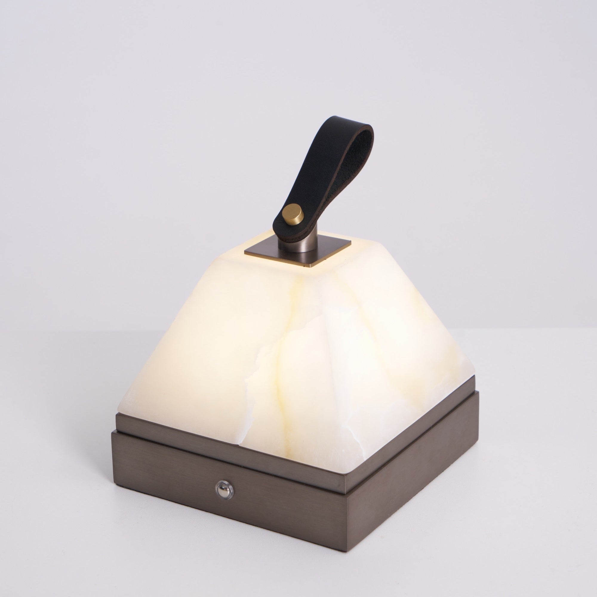 Pyramidale Alabaster Table Lamp with Leather Handle - Blowlighting