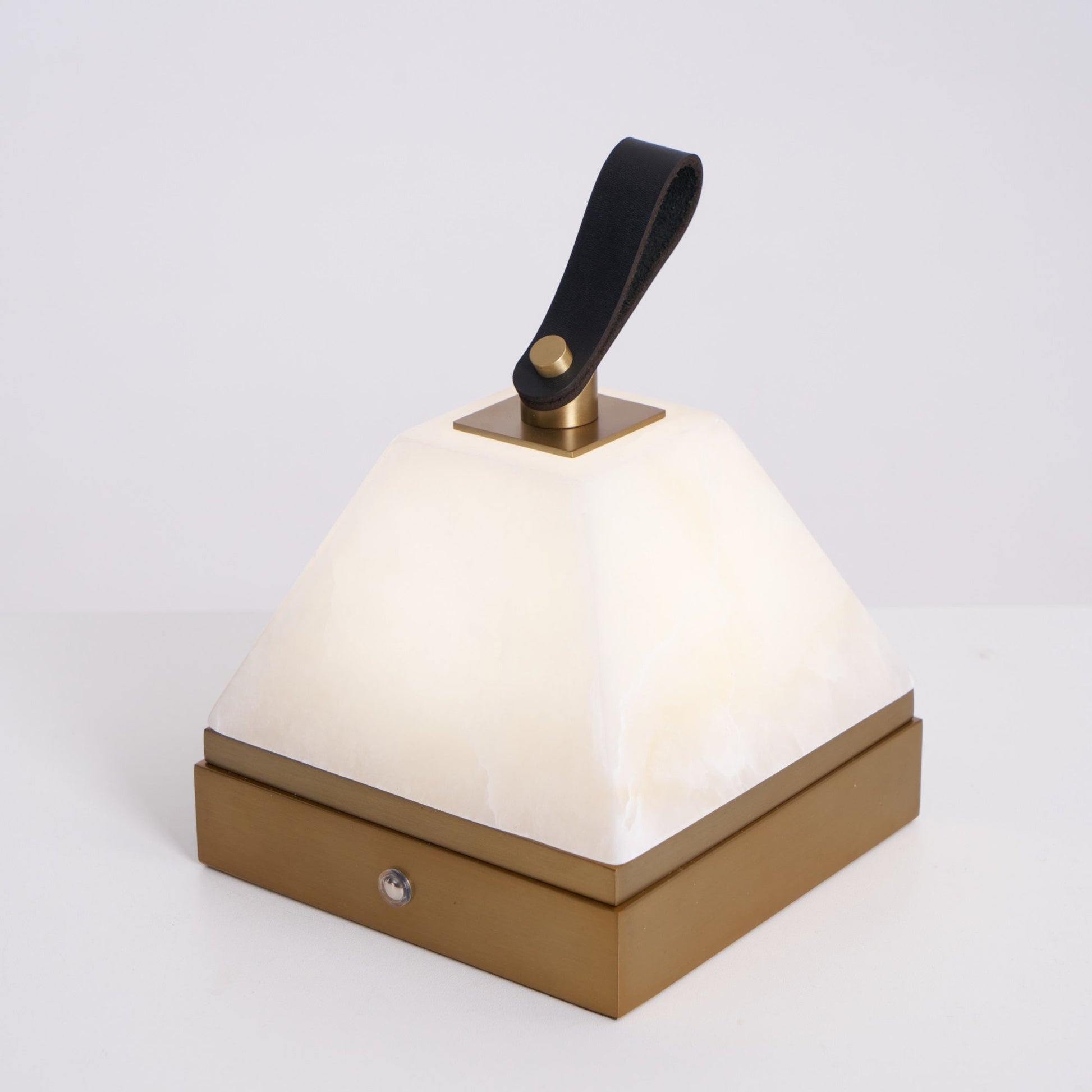 Pyramidale Alabaster Table Lamp with Leather Handle - Blowlighting