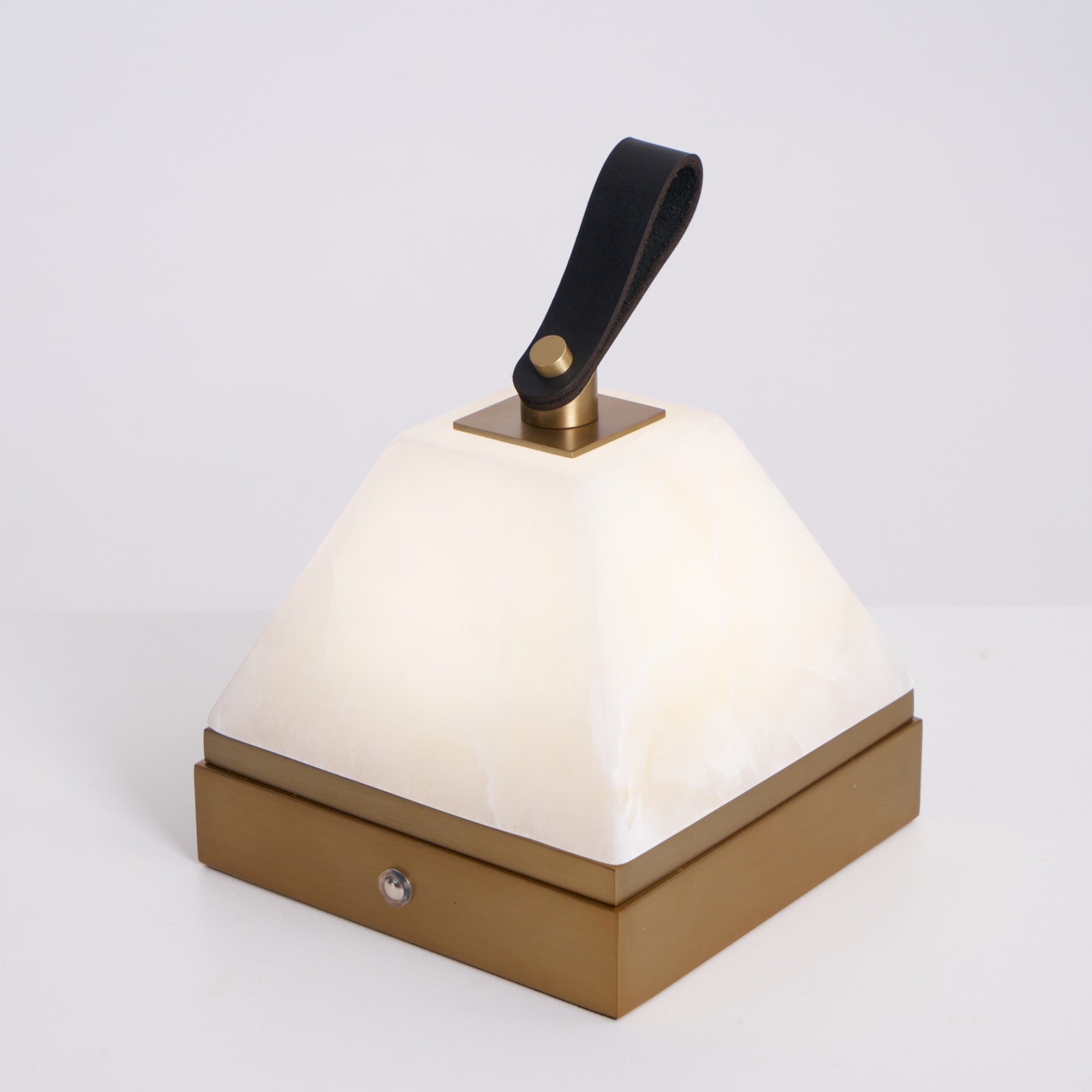 Pyramidale Alabaster Table Lamp with Leather Handle - Blowlighting