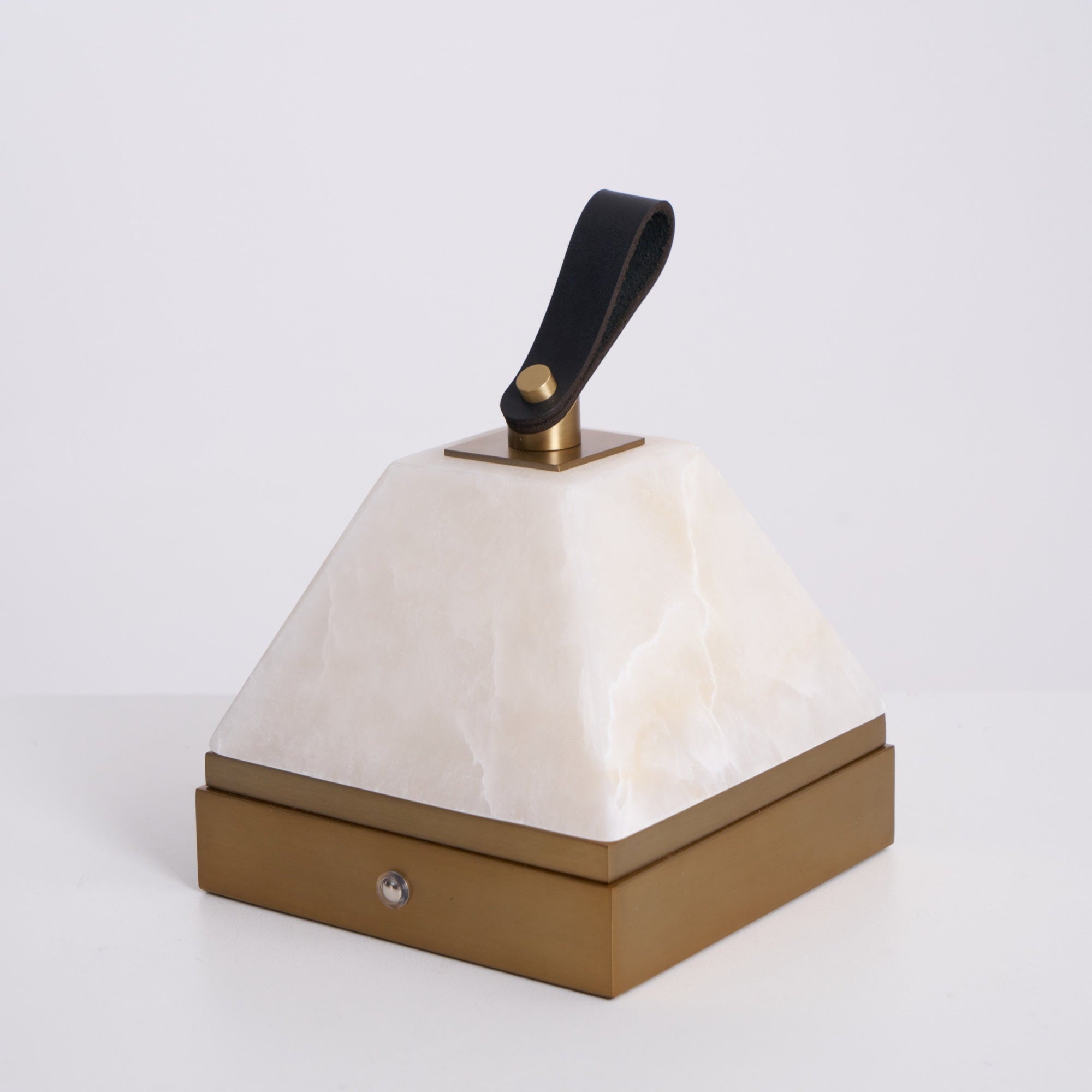 Pyramidale Alabaster Table Lamp with Leather Handle - Blowlighting