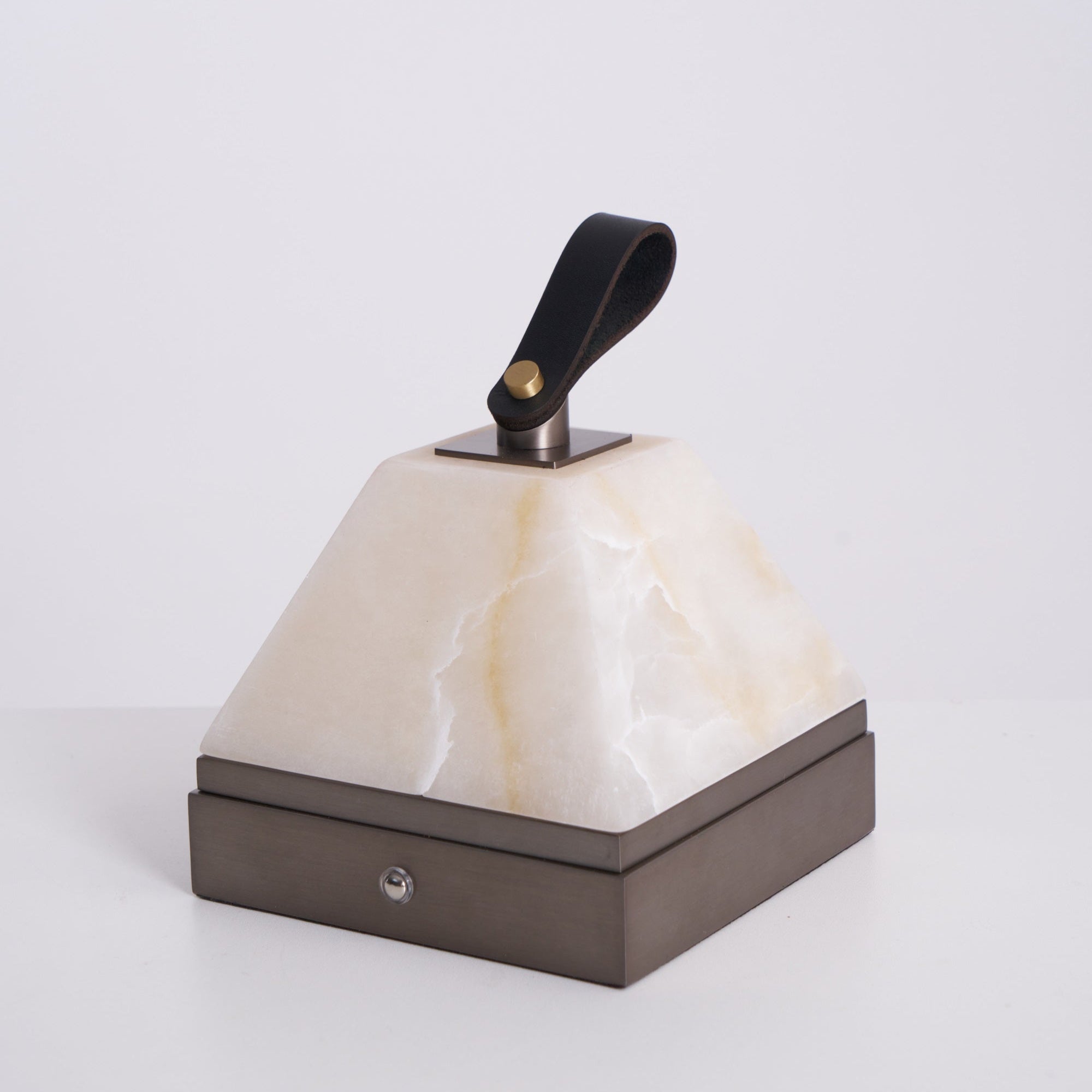 Pyramidale Alabaster Table Lamp with Leather Handle - Blowlighting