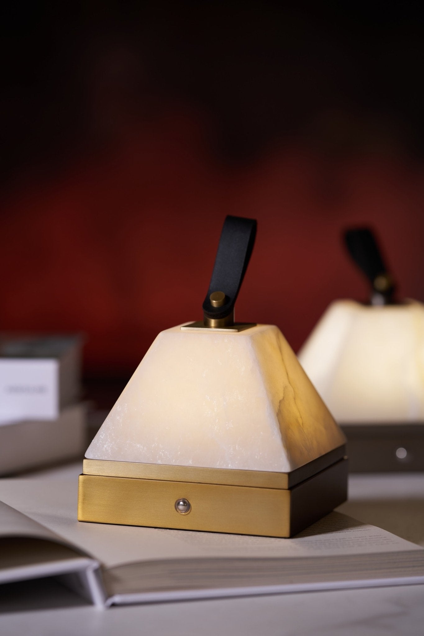 Pyramidale Alabaster Table Lamp with Leather Handle - Blowlighting