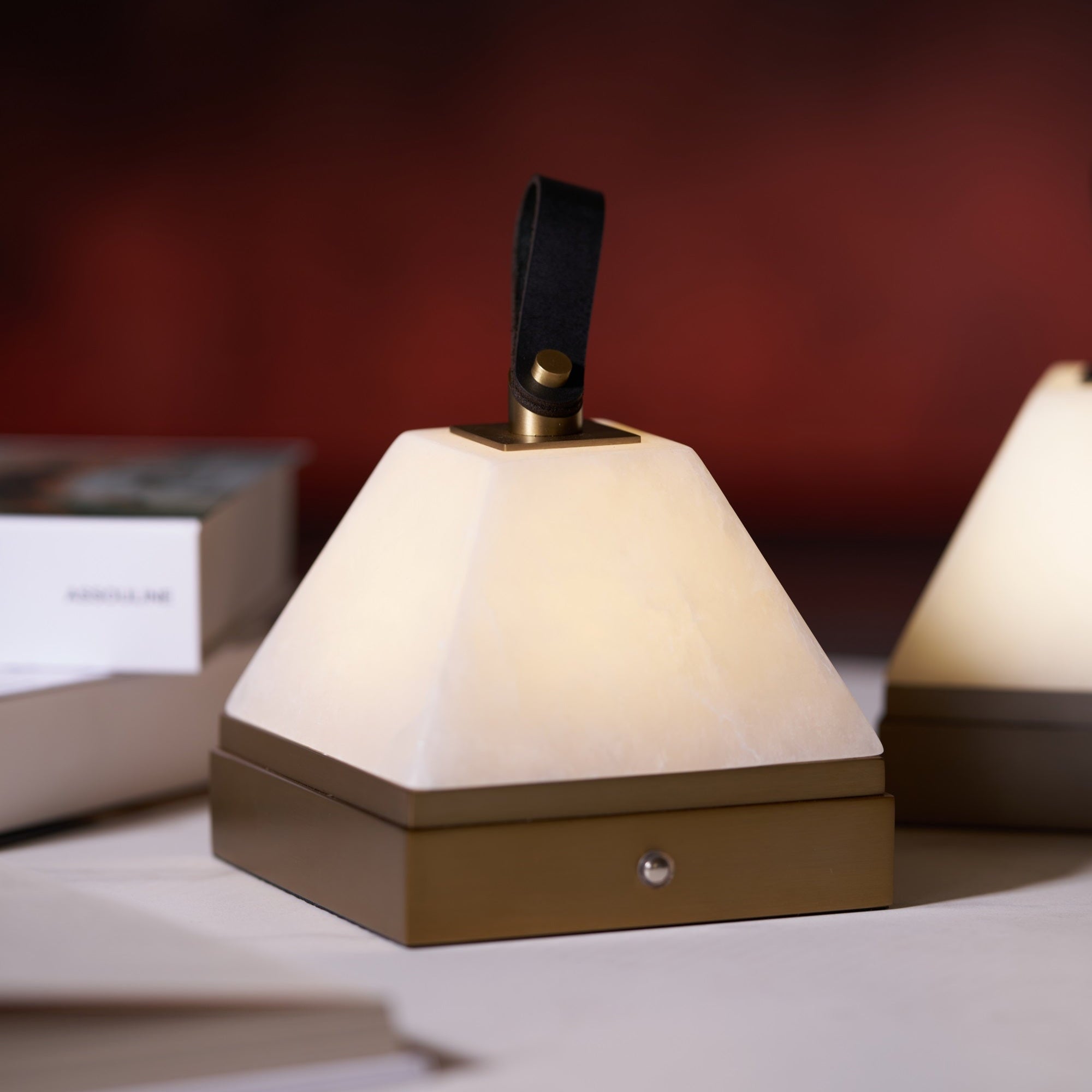 Pyramidale Alabaster Table Lamp with Leather Handle - Blowlighting