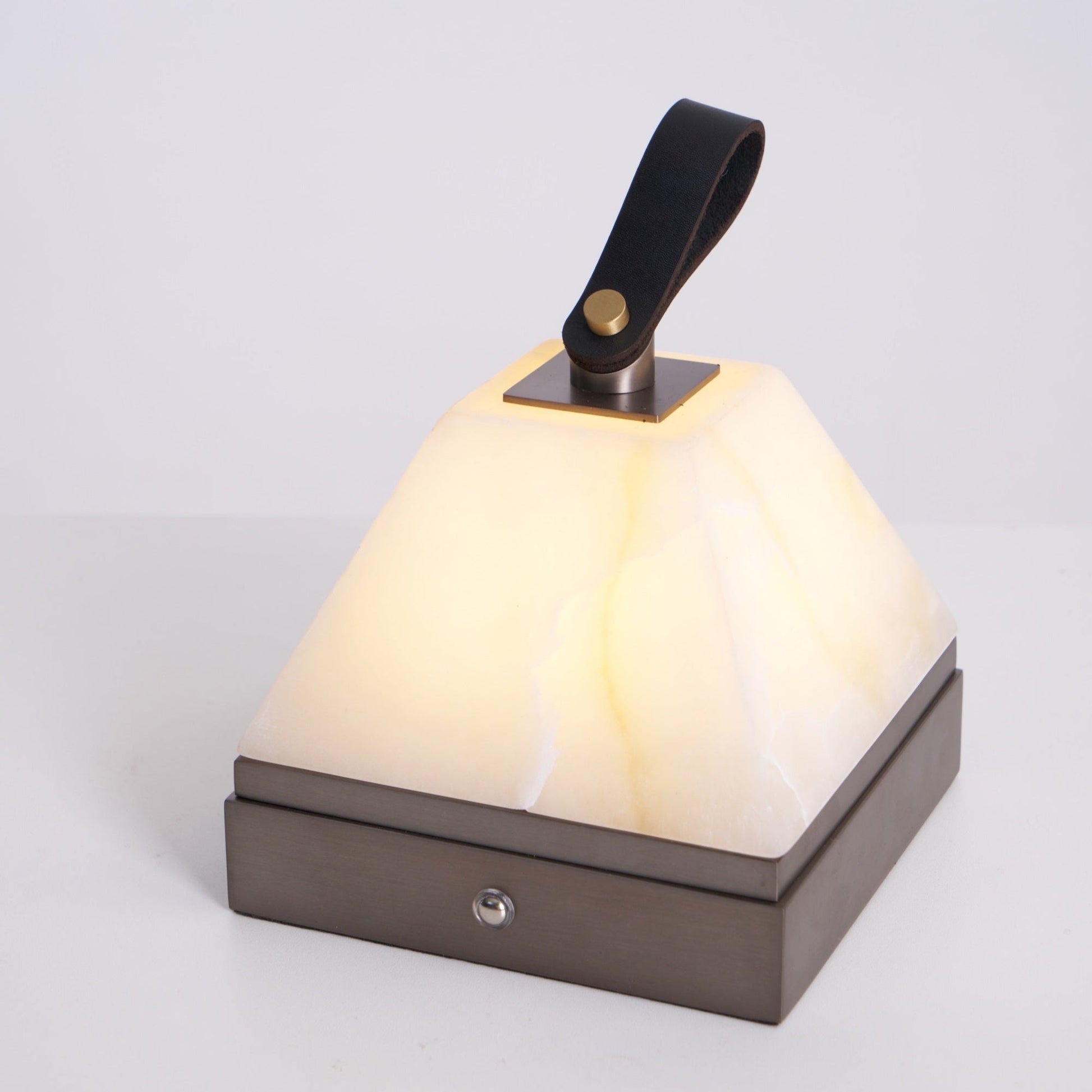 Pyramidale Alabaster Table Lamp with Leather Handle - Blowlighting