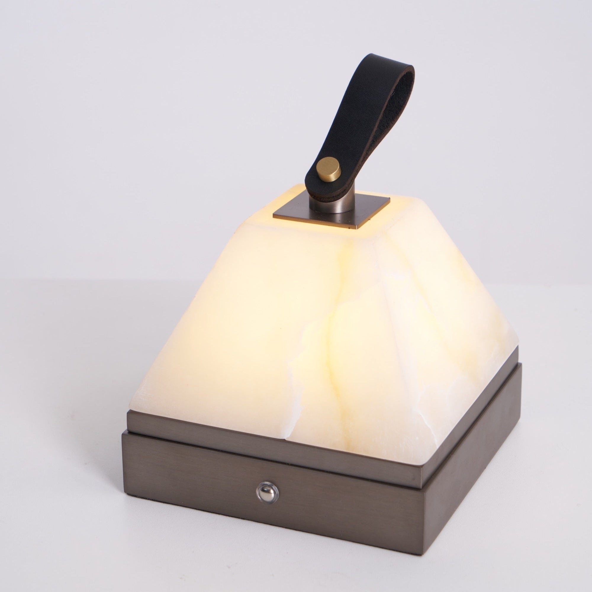 Pyramidale Alabaster Table Lamp with Leather Handle - Blowlighting