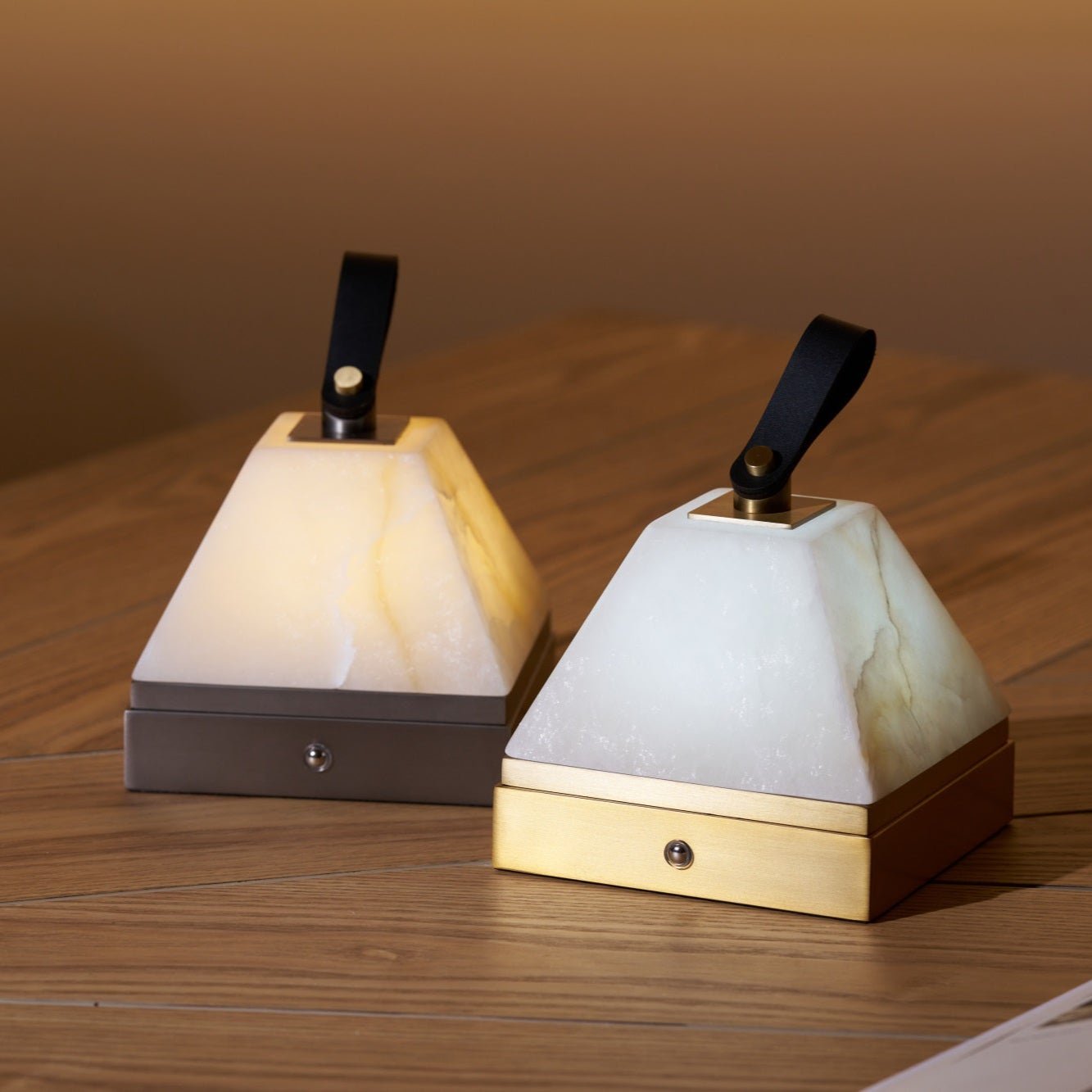 Pyramidale Alabaster Table Lamp with Leather Handle - Blowlighting