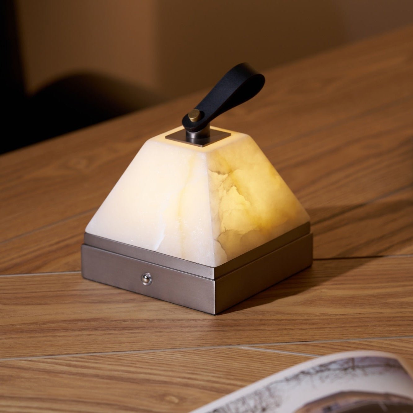 Pyramidale Alabaster Table Lamp with Leather Handle - Blowlighting