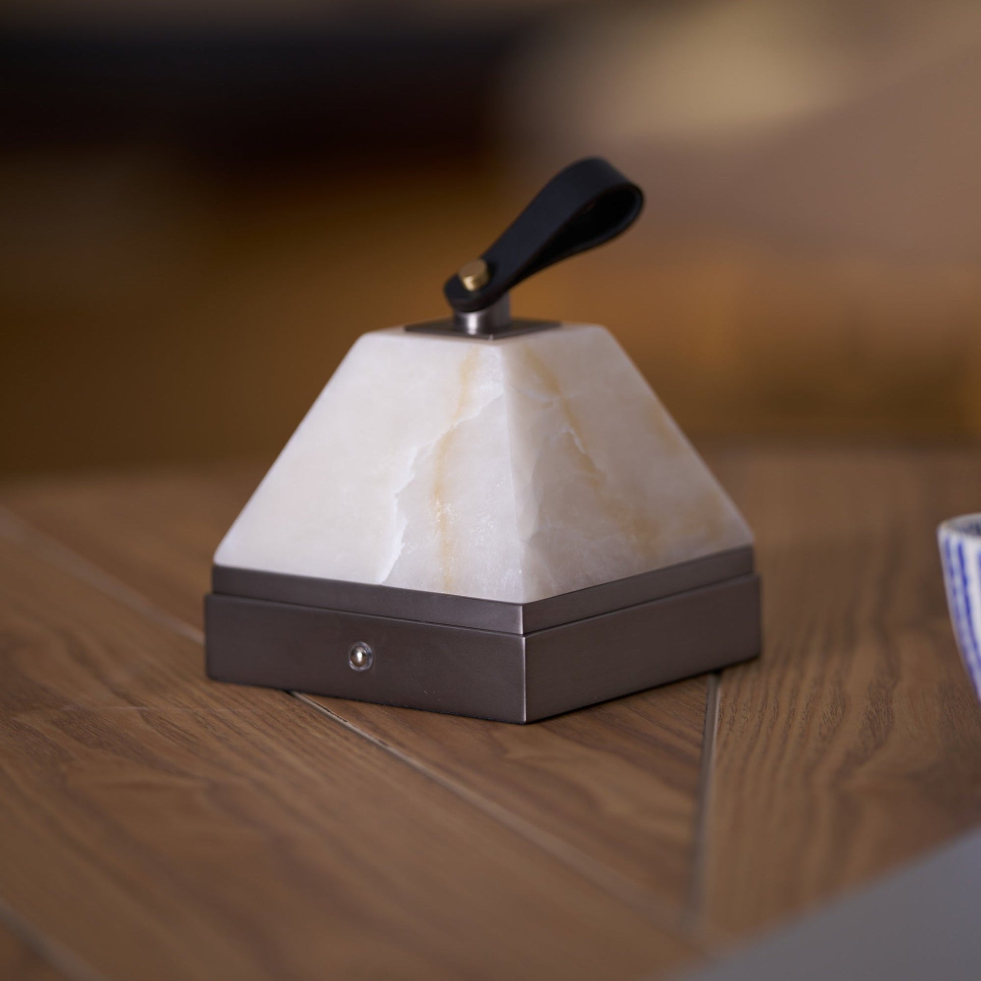 Pyramidale Alabaster Table Lamp with Leather Handle - Blowlighting