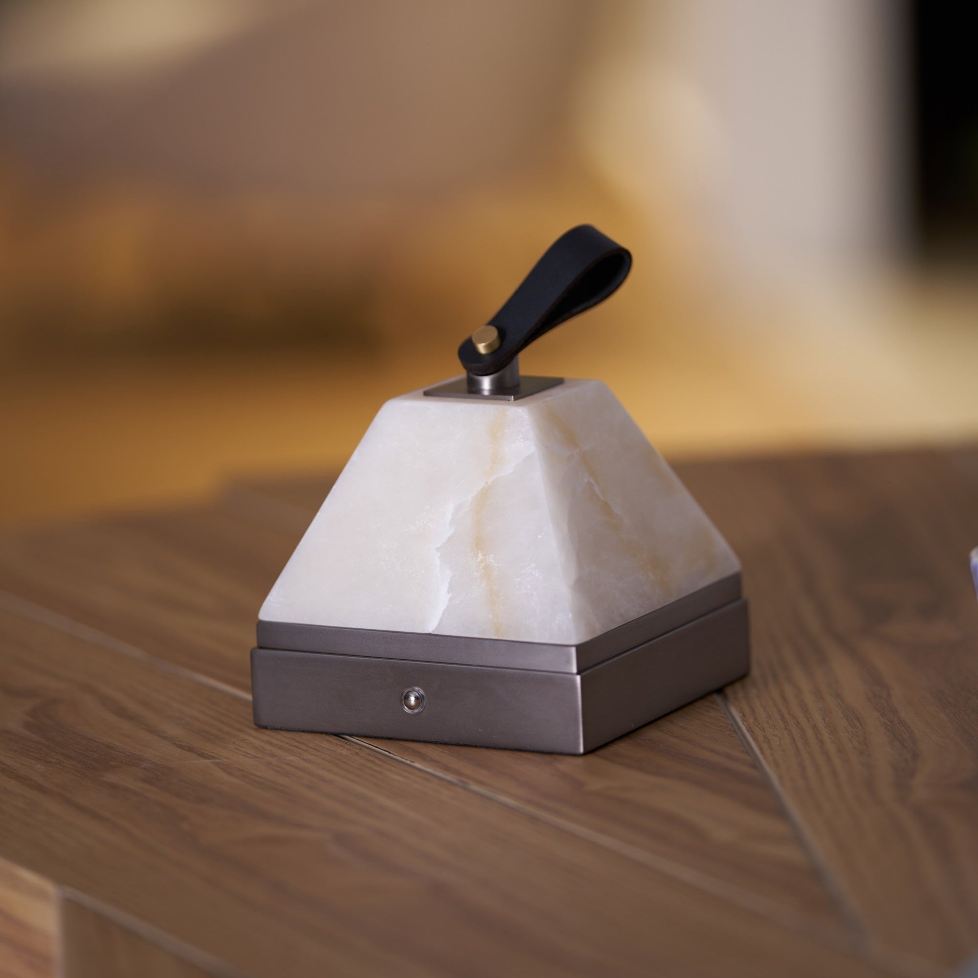 Pyramidale Alabaster Table Lamp with Leather Handle - Blowlighting