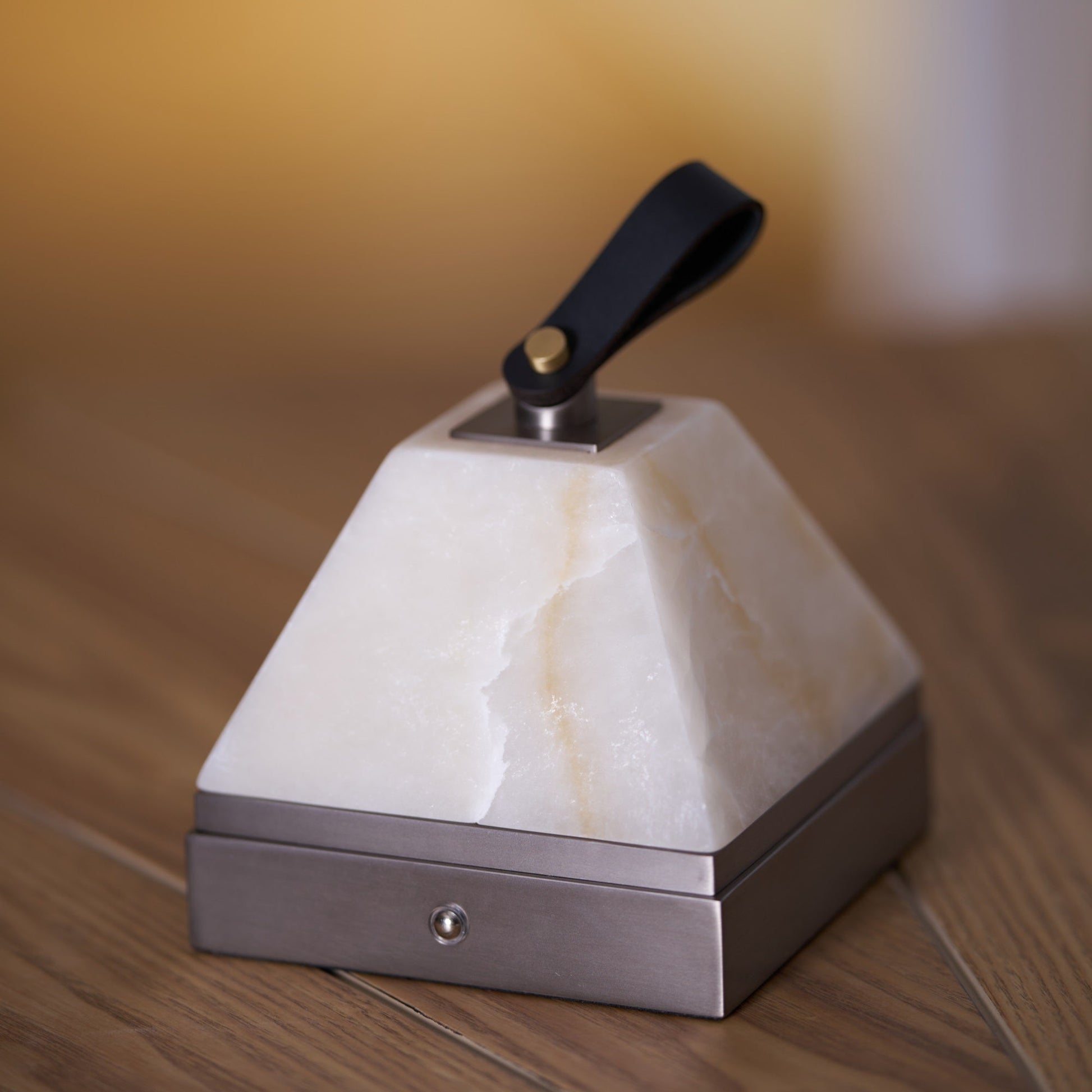 Pyramidale Alabaster Table Lamp with Leather Handle - Blowlighting