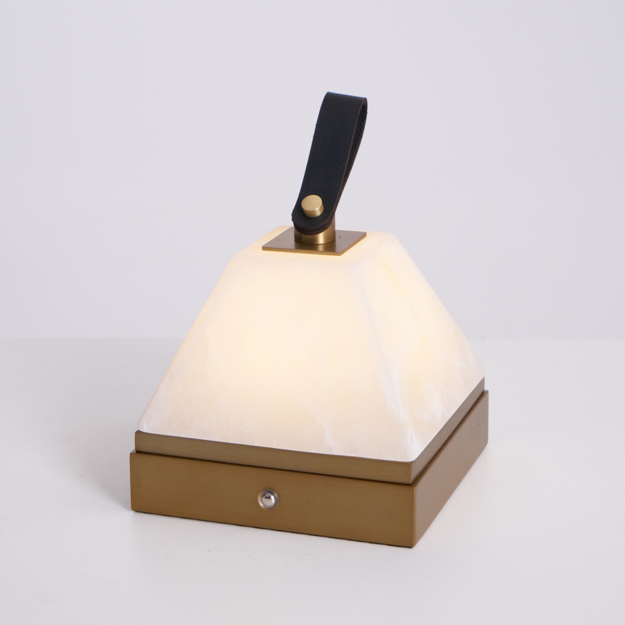 Pyramidale Alabaster Table Lamp with Leather Handle - Blowlighting