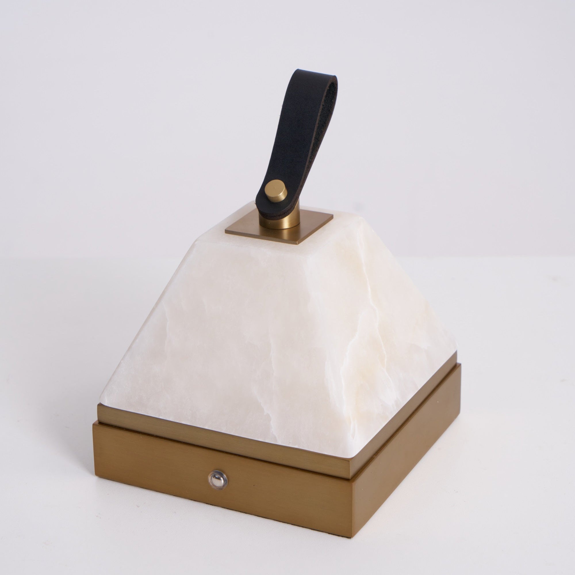 Pyramidale Alabaster Table Lamp with Leather Handle - Blowlighting
