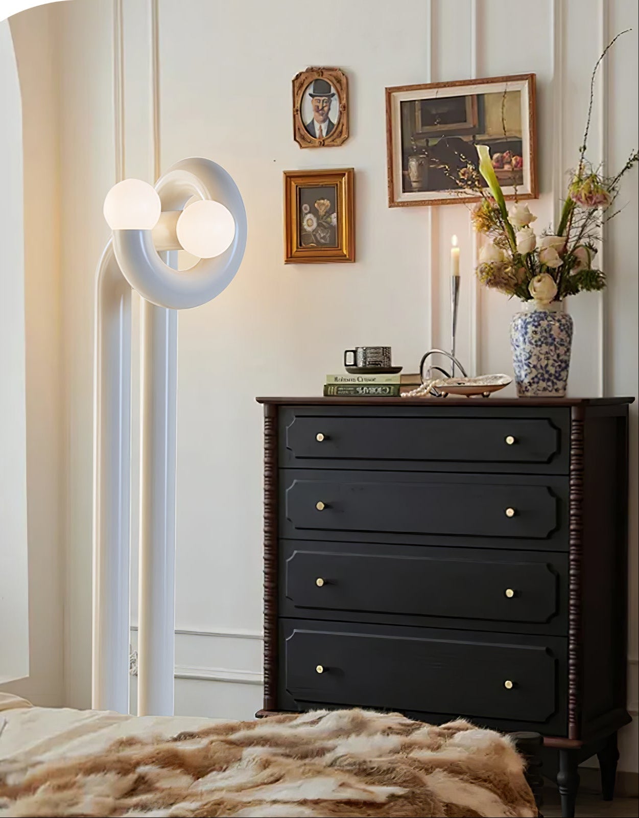 Arraeila Sculptural Metal Floor Lamp - Blowlighting