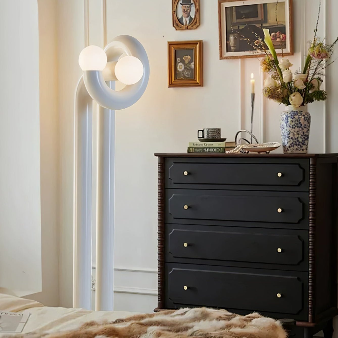 Arraeila Sculptural Metal Floor Lamp - Blowlighting