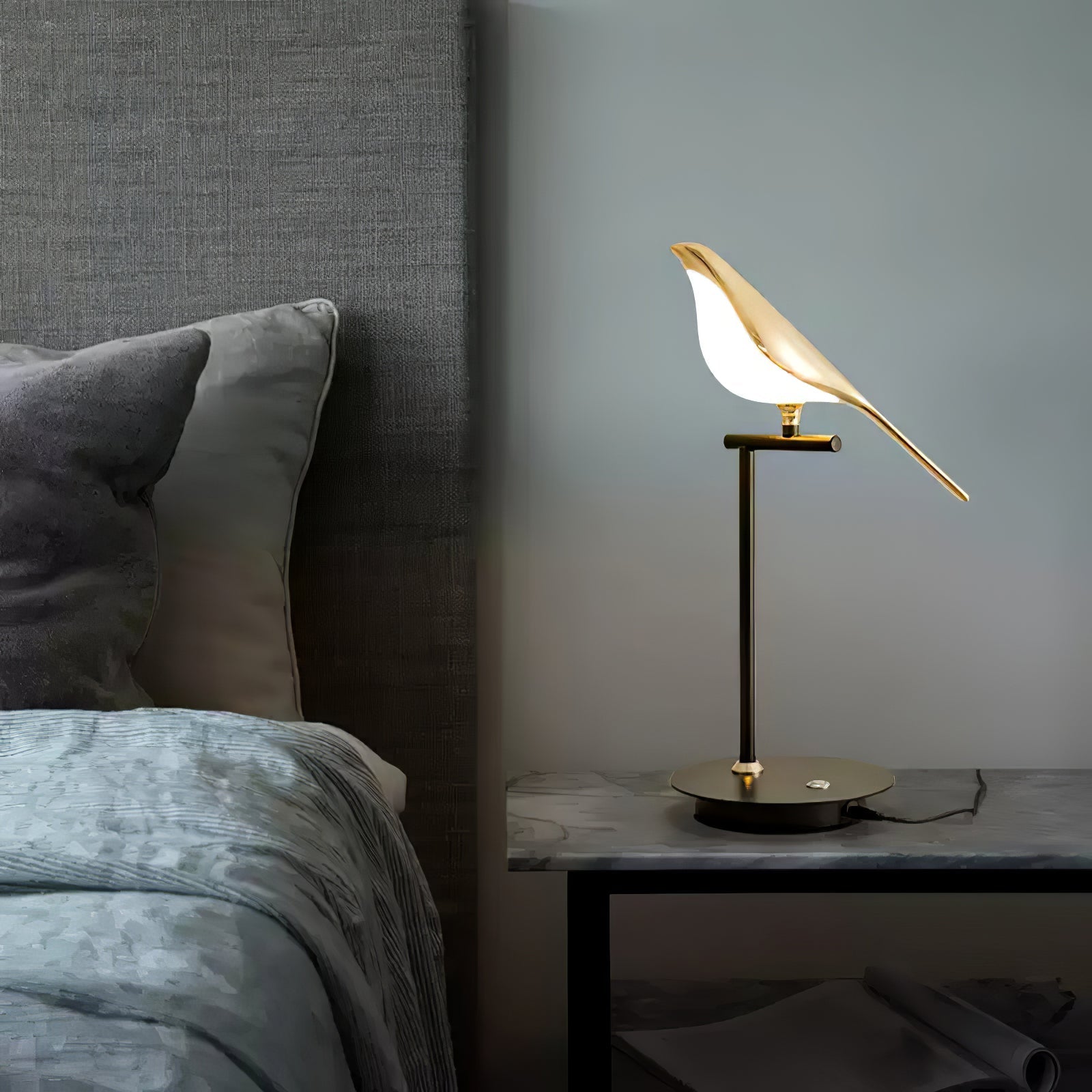 Magpie Perch Table Lamp - Blowlighting