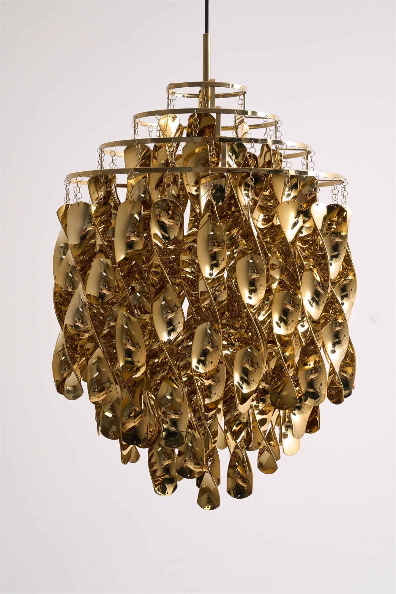 Isoran Luxe Acrylic Chandelier - Blowlighting