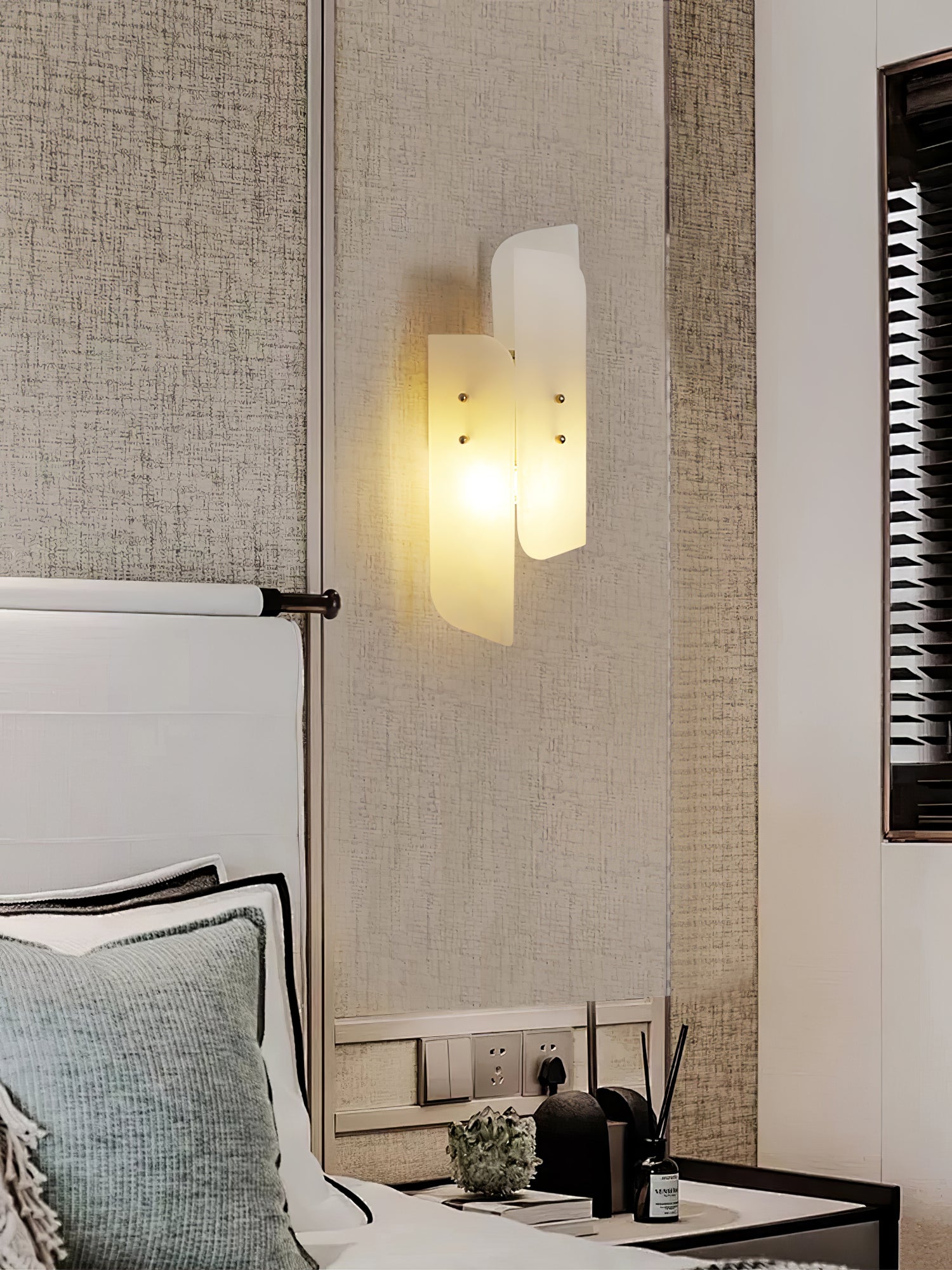 Veyra Alabaster Wall Sconce - Blowlighting