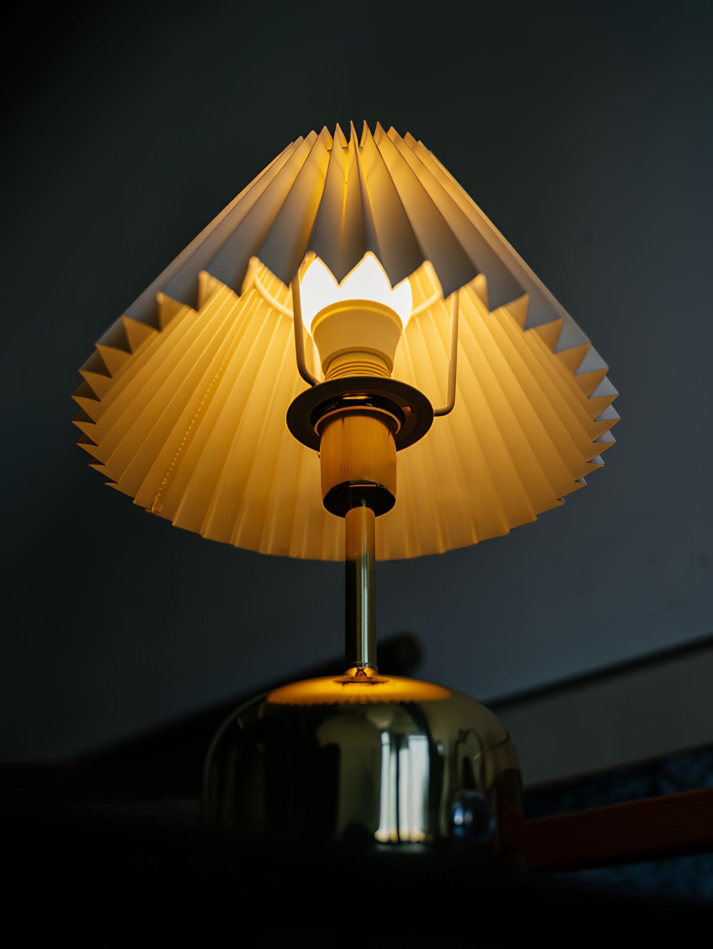 Antique Table Lamp - Blowlighting