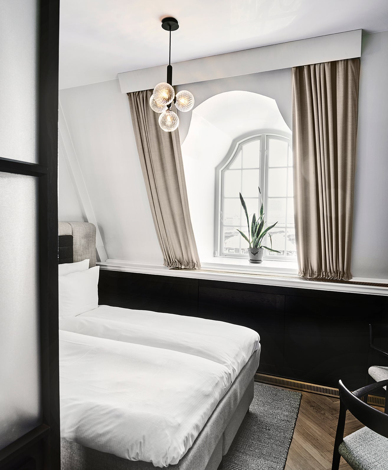 Miira Brass Pendant Light - Blowlighting