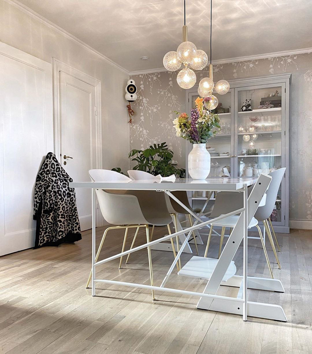 Miira Brass Pendant Light - Blowlighting