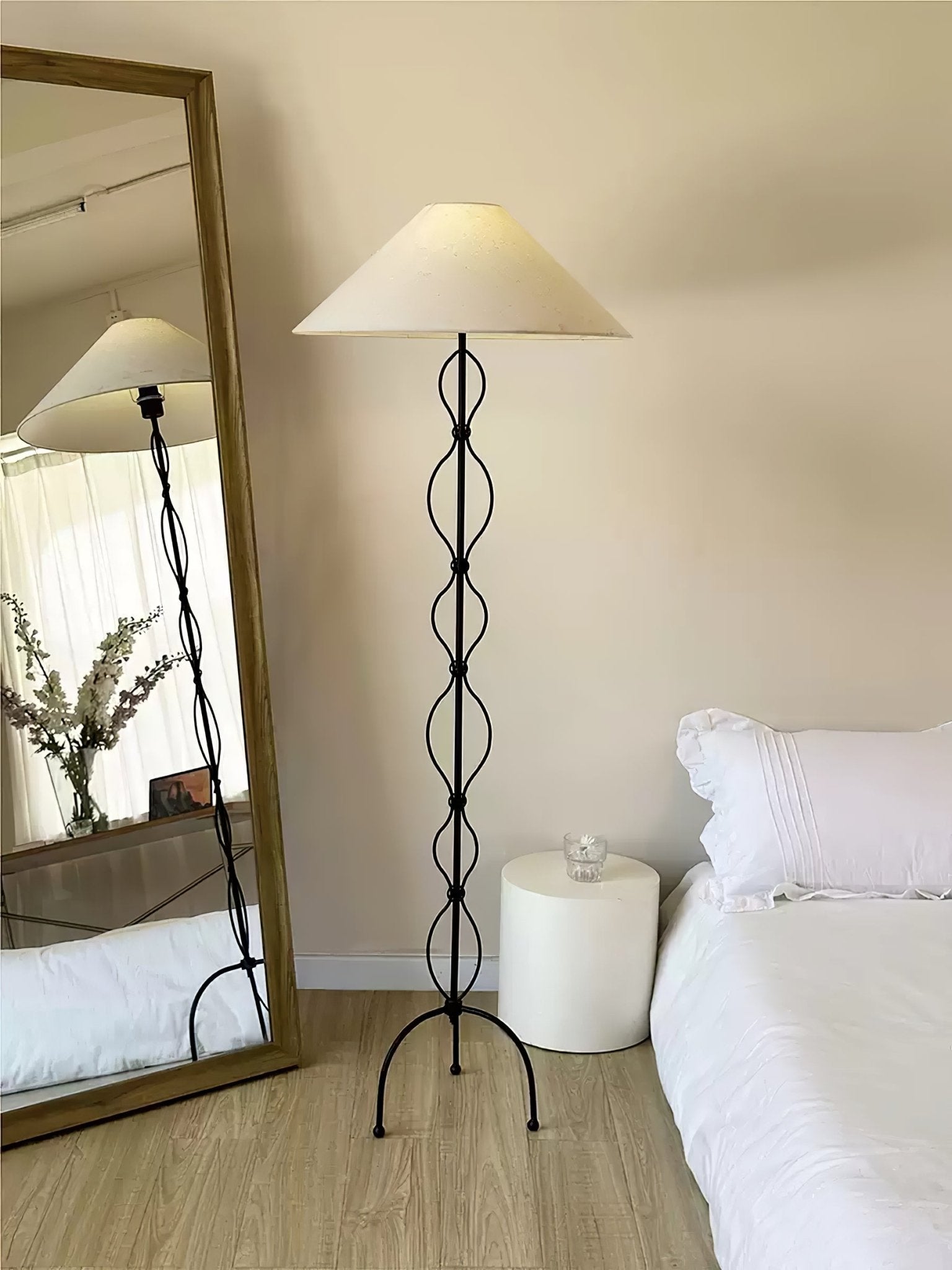 Minimalist Iron Twist Floor Lamp - Blowlighting
