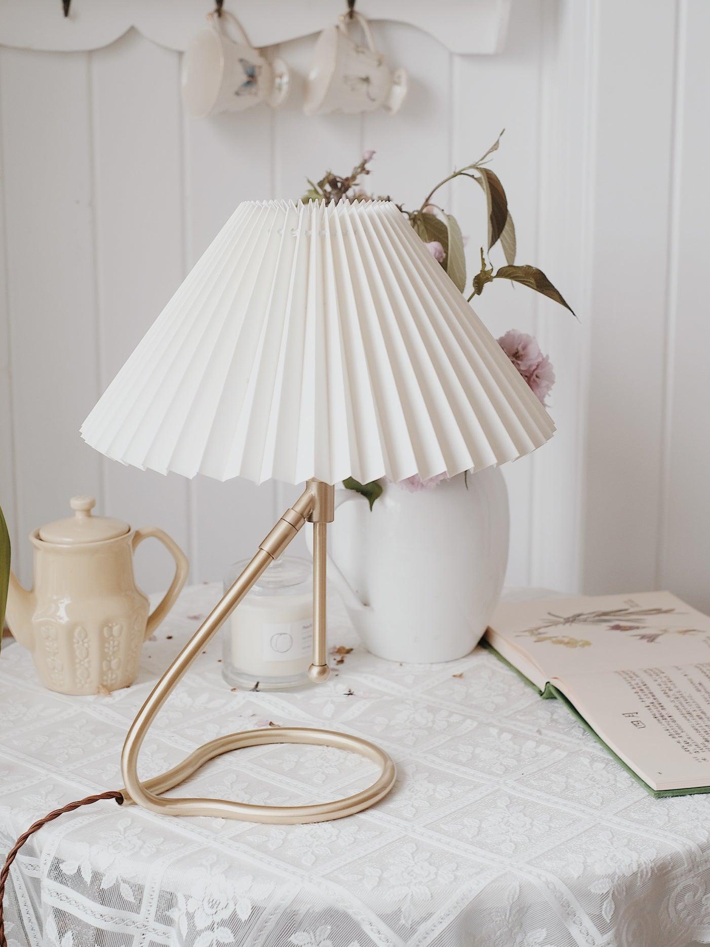 Levitate Pleated Table Lamp - Blowlighting