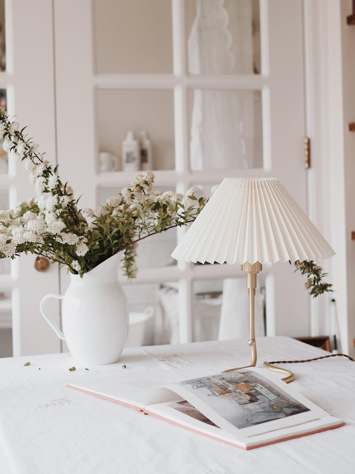 Levitate Pleated Table Lamp - Blowlighting