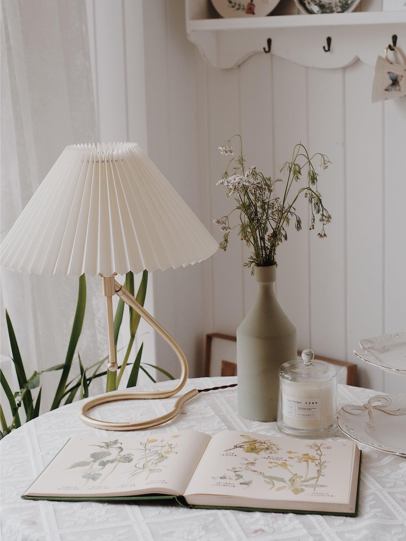 Levitate Pleated Table Lamp - Blowlighting