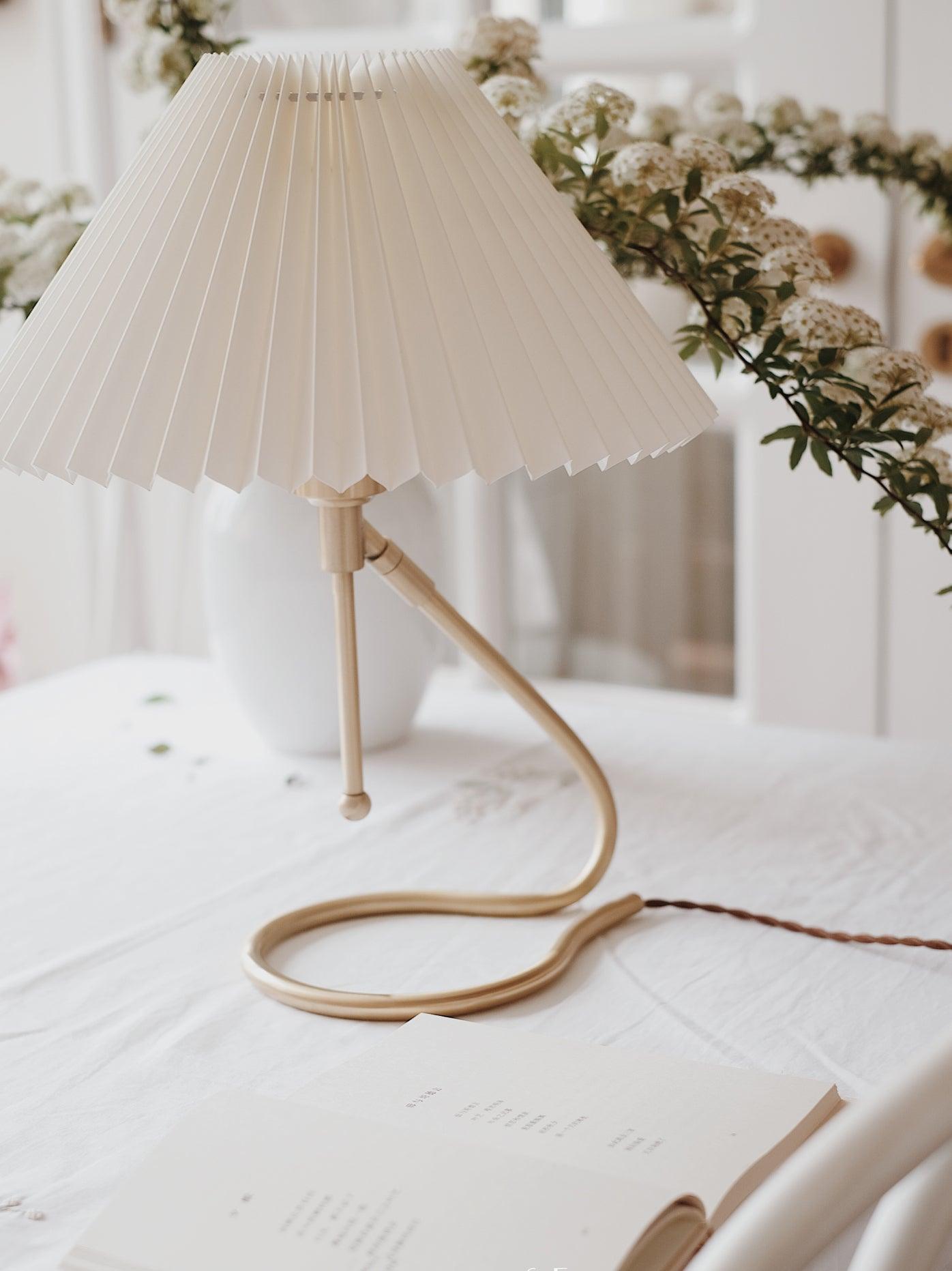 Levitate Pleated Table Lamp - Blowlighting