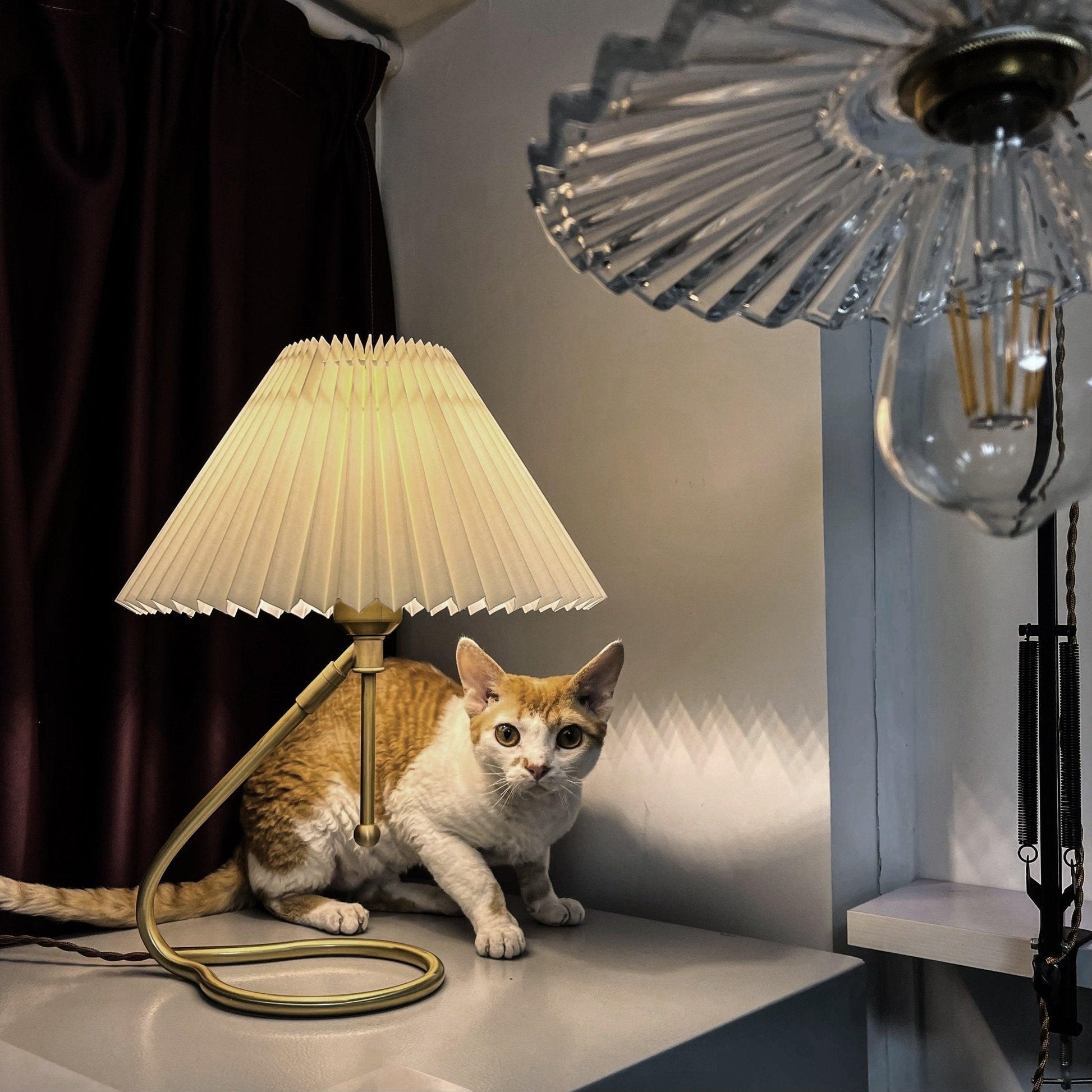 Levitate Pleated Table Lamp - Blowlighting