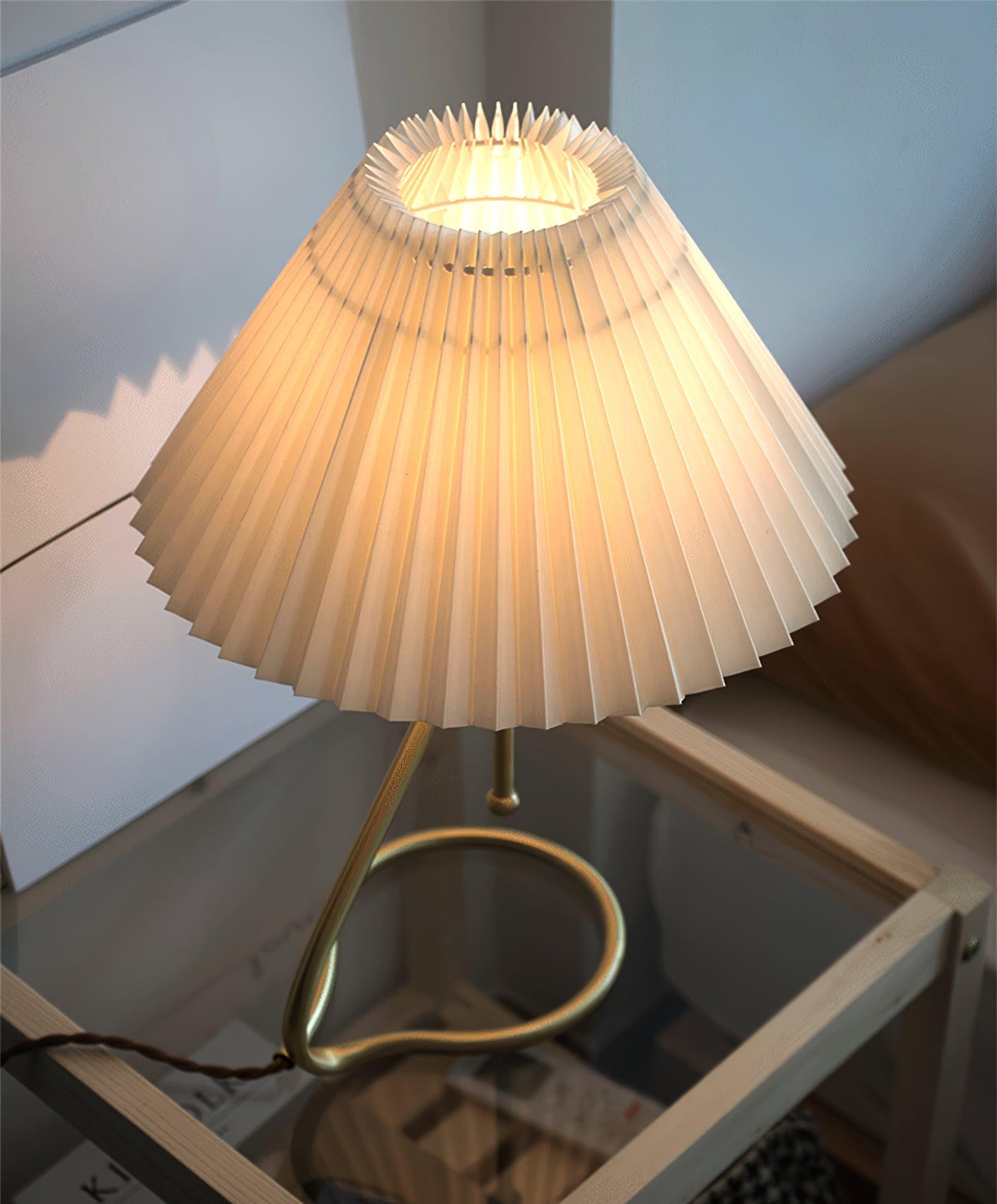 Levitate Pleated Table Lamp - Blowlighting