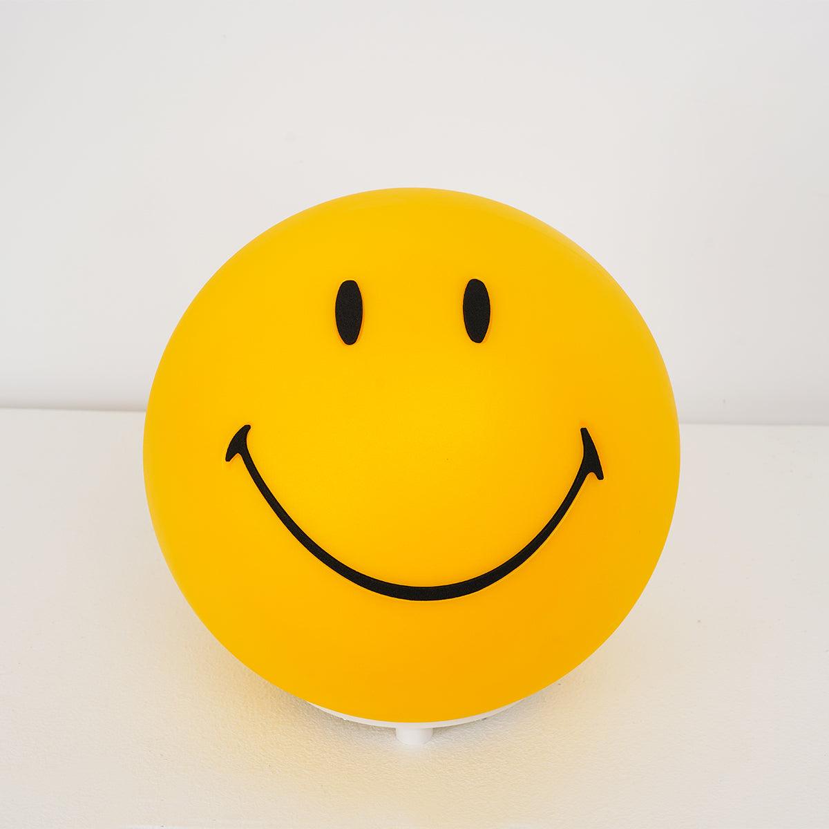 Smiling Table Lamp - Blowlighting