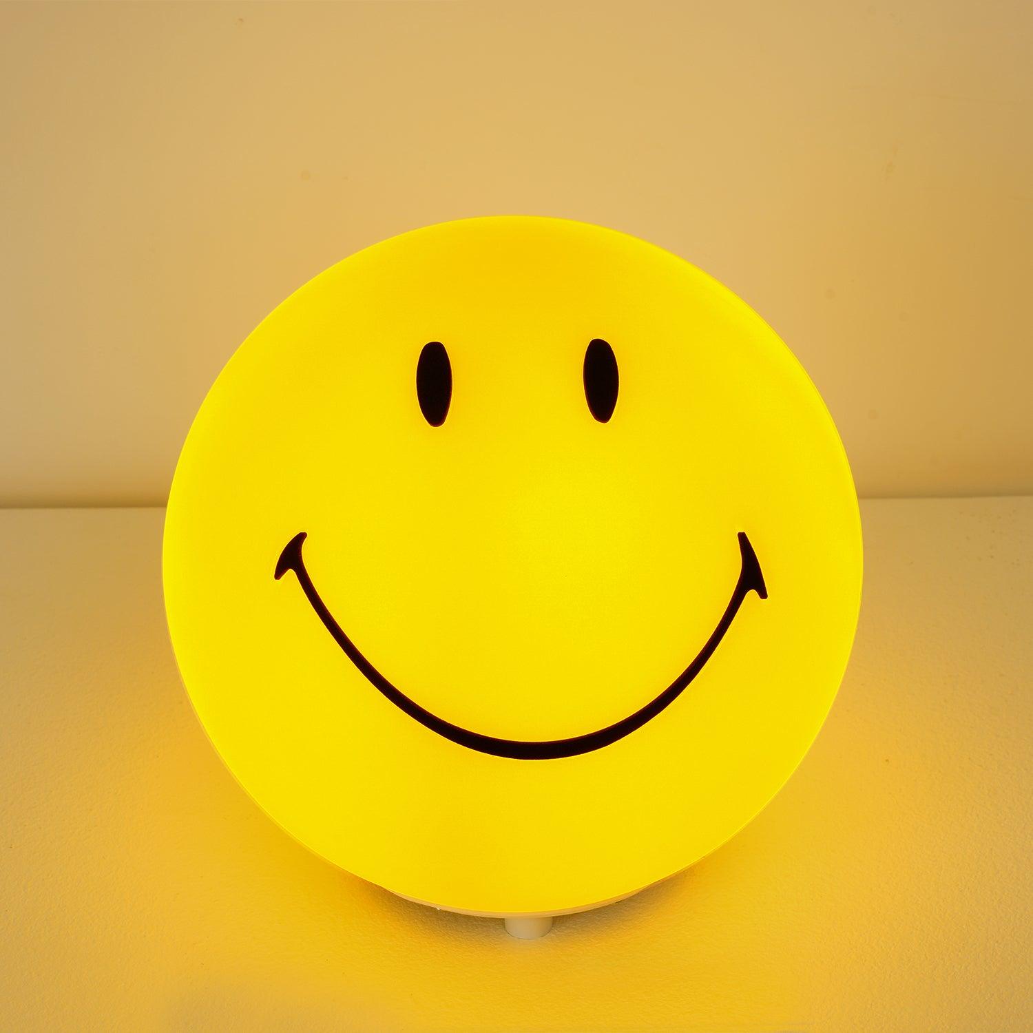Smiling Table Lamp - Blowlighting