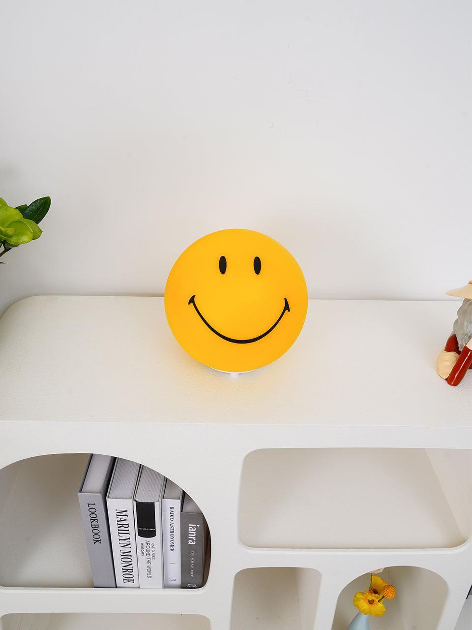 Smiling Table Lamp - Blowlighting