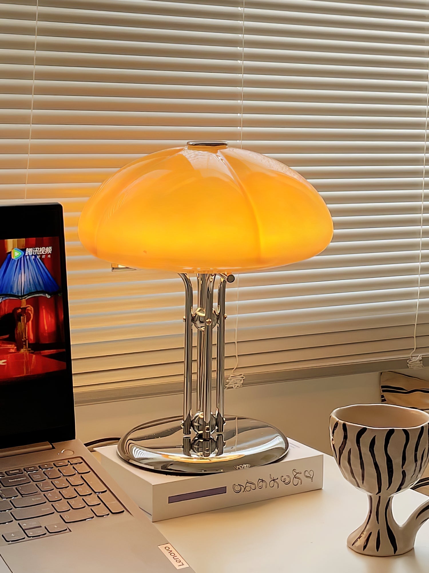 Mushroom Bauhaus Table Lamp - Blowlighting