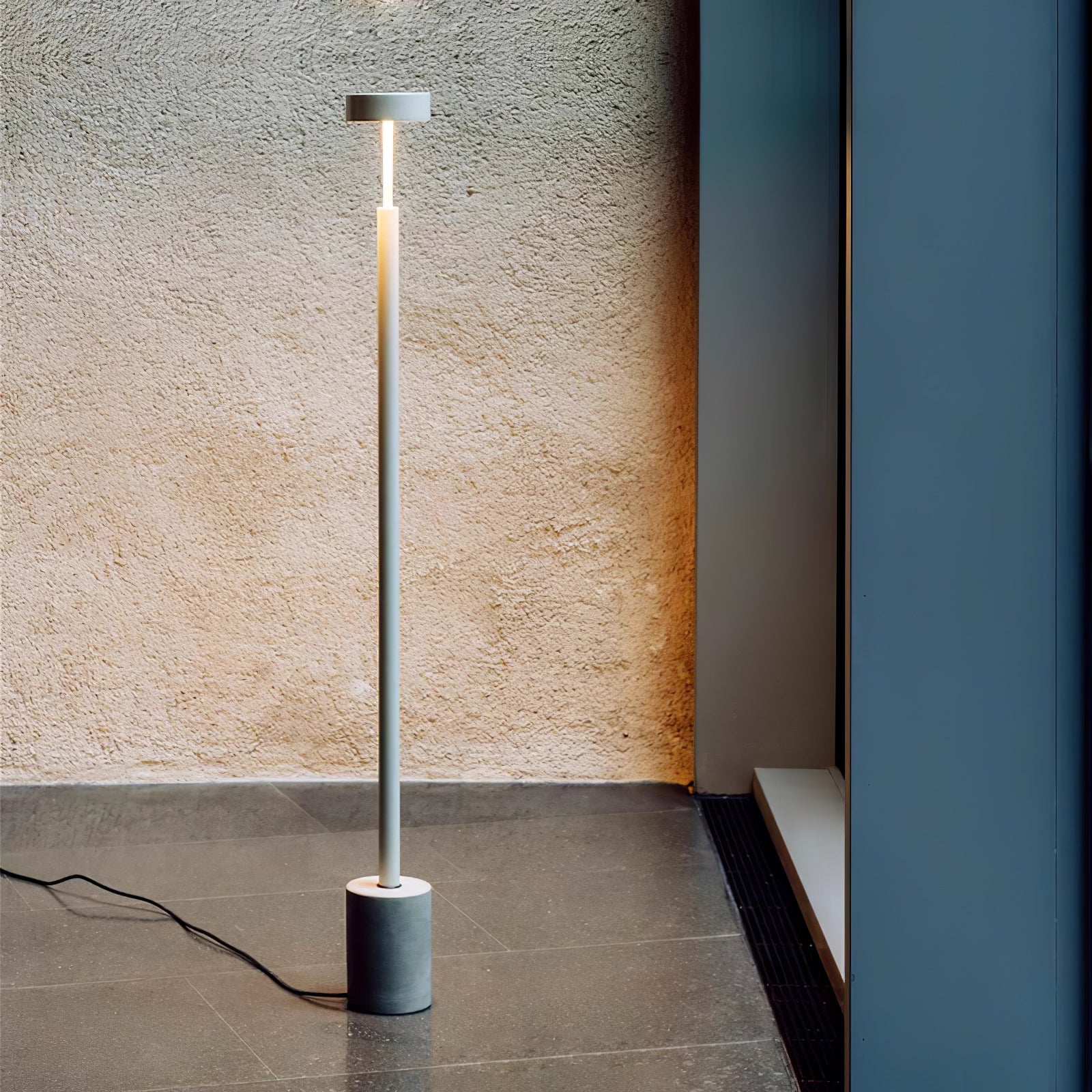 Naya Rotatable Floor Lamp - Blowlighting