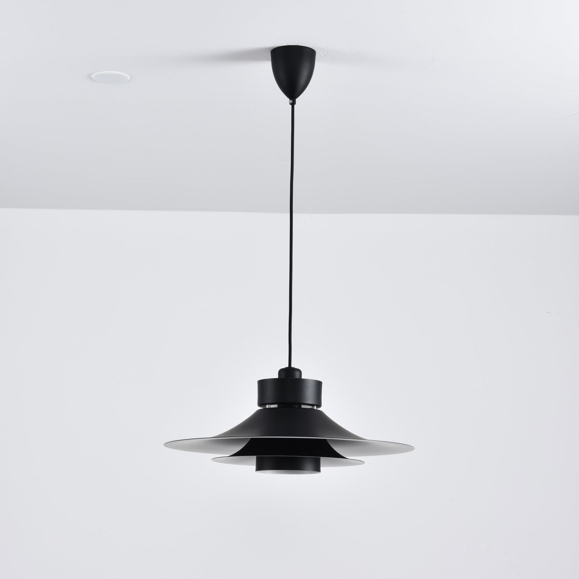 Sadie Minimalist Metal Pendant Lamp - Blowlighting