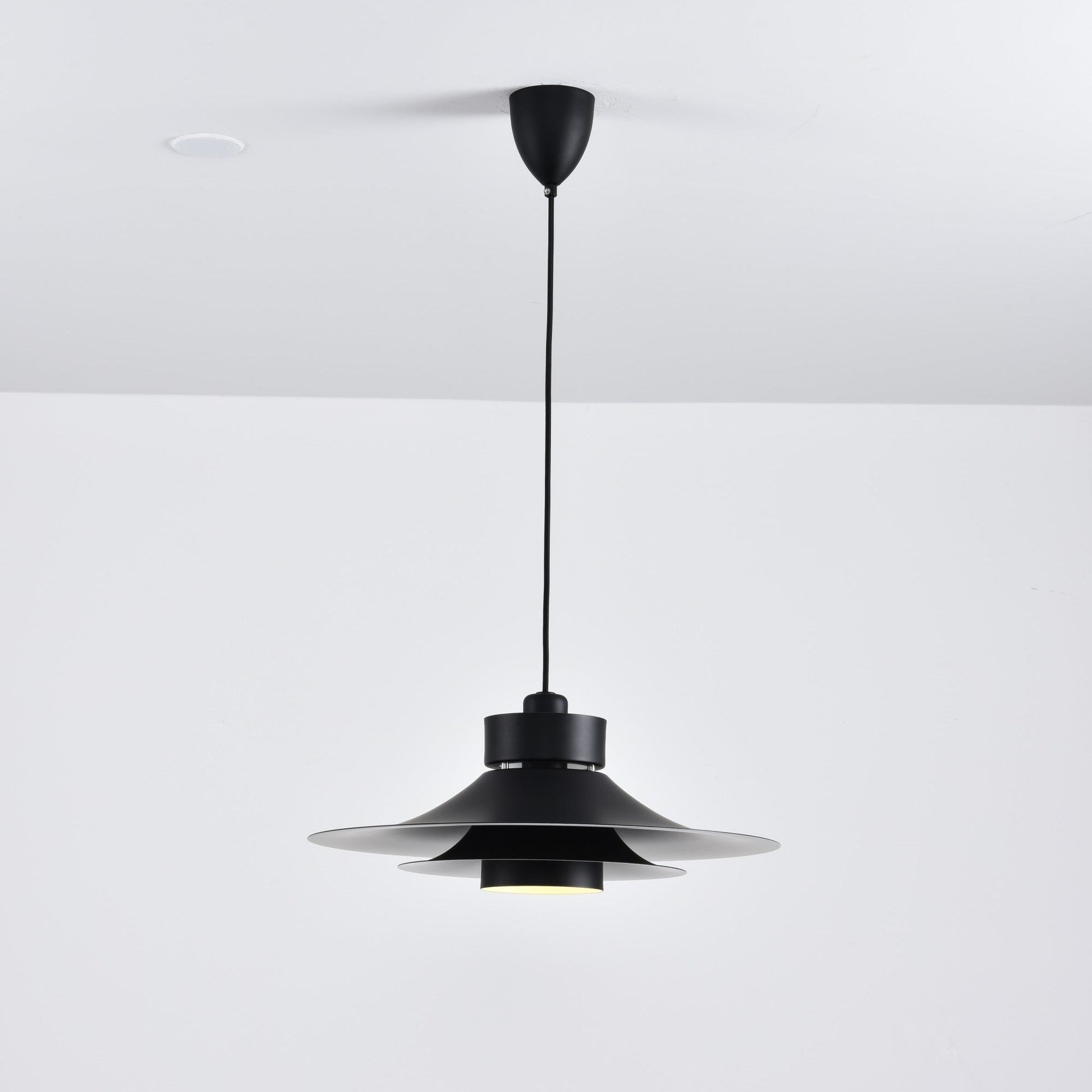 Sadie Minimalist Metal Pendant Lamp - Blowlighting