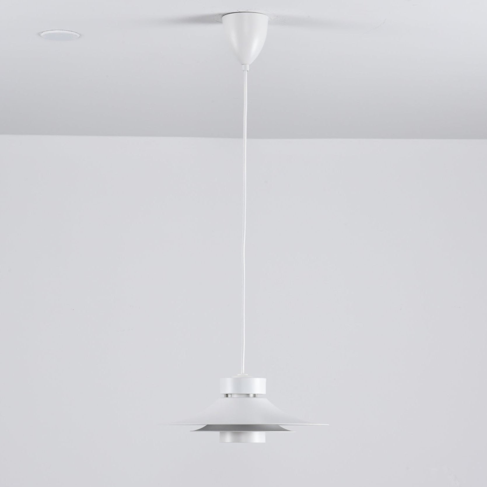 Sadie Minimalist Metal Pendant Lamp - Blowlighting