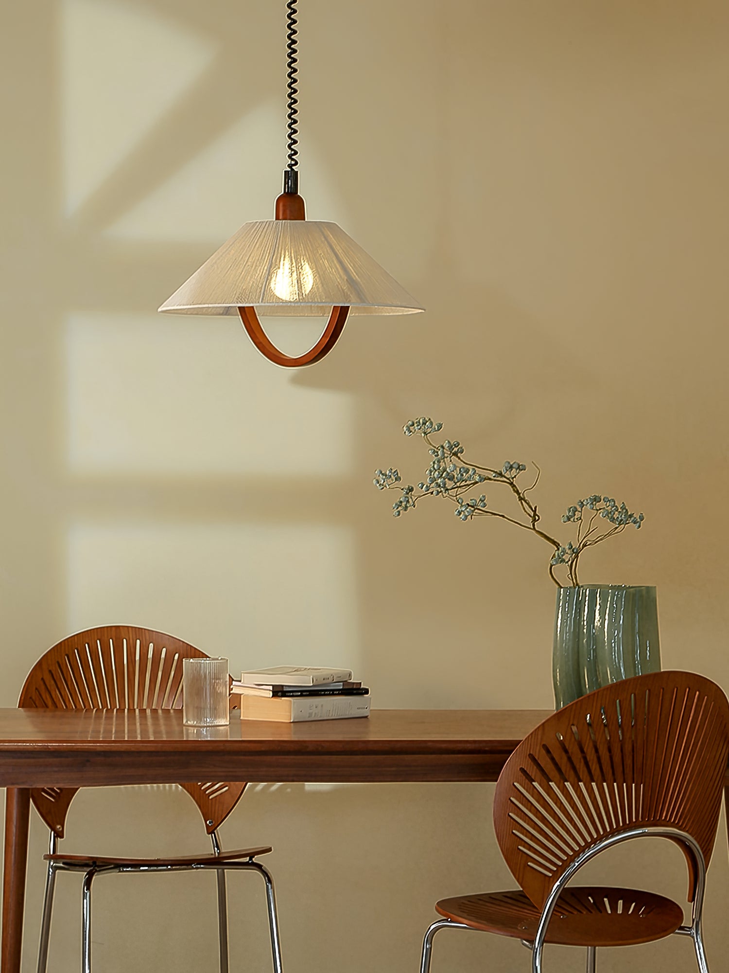 Eleanor Minimalist Metal Pendant Light - Blowlighting