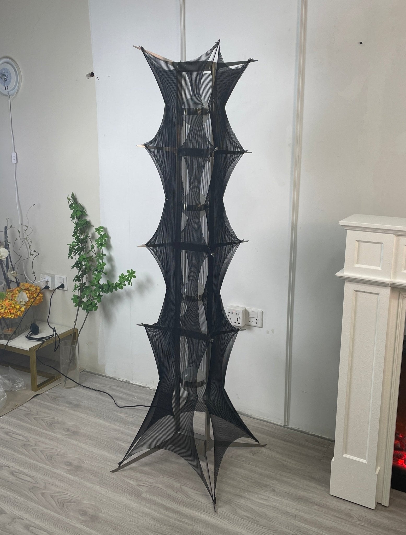 Noir Mesh Tower Floor Lamp - Blowlighting